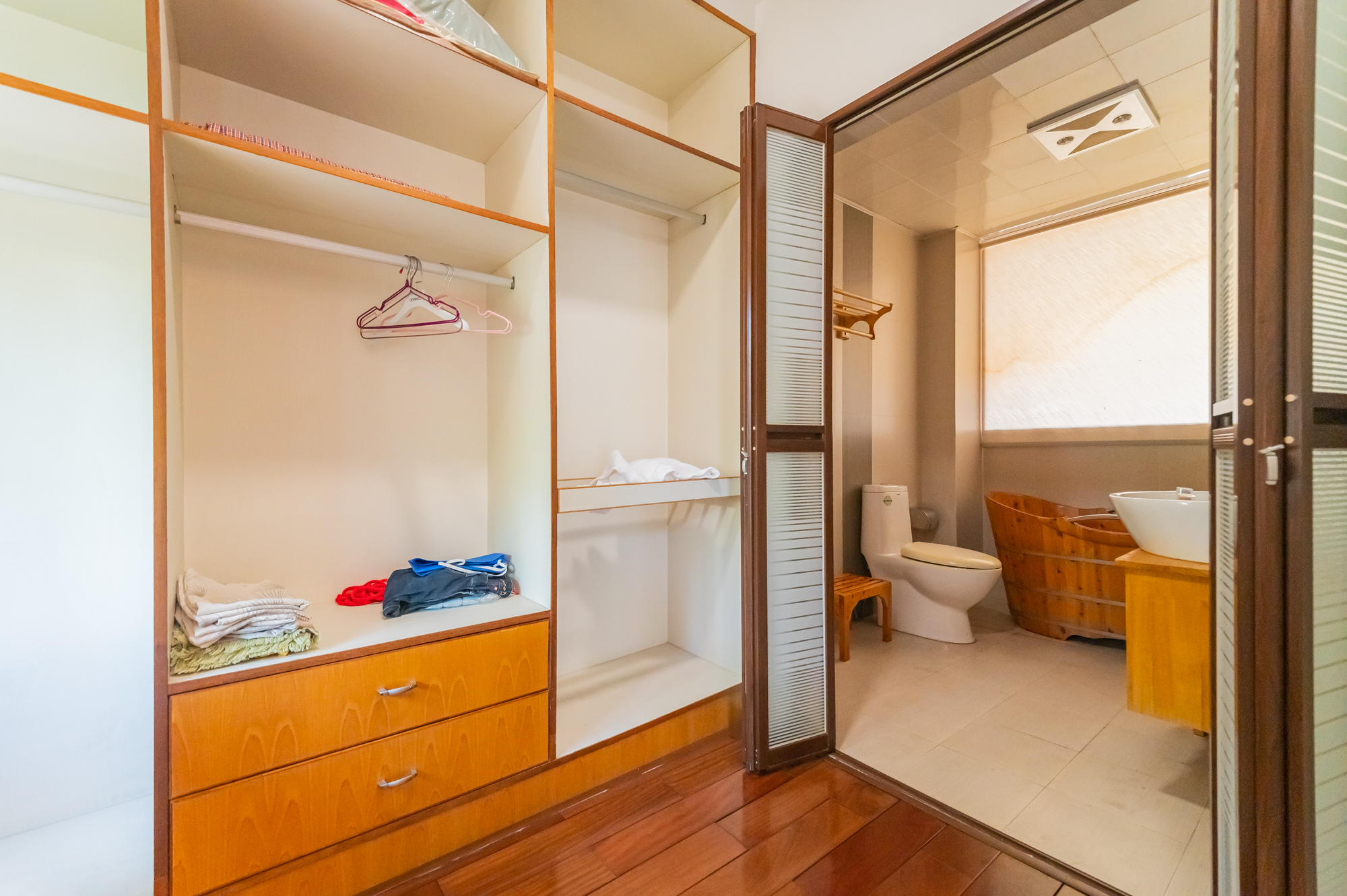 山水芙蓉国际新城  5室2厅3卫    366.8万卫生间