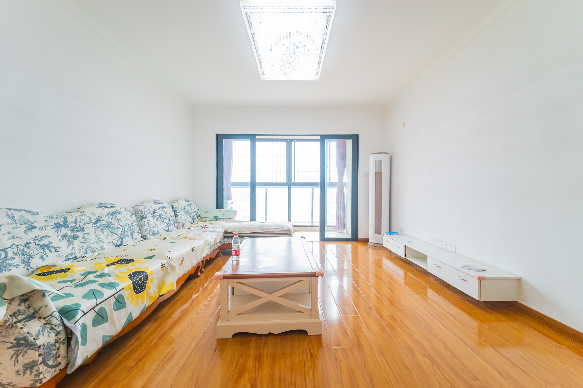 蓝山郡 2室2厅1卫 48.0万 蓝山郡 2室2厅1卫 48.0万客厅