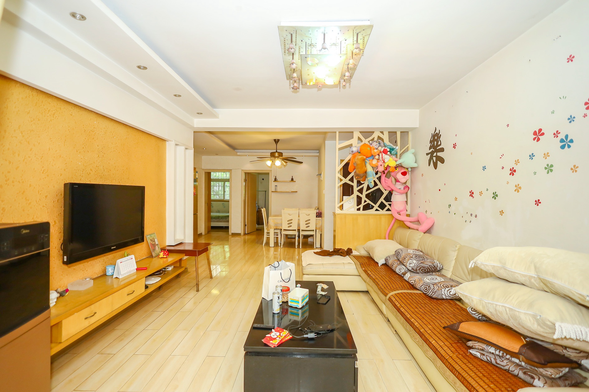 湘瑞家园 3室2厅1卫 42.8万 湘瑞家园 3室2厅1卫 42.8万客厅