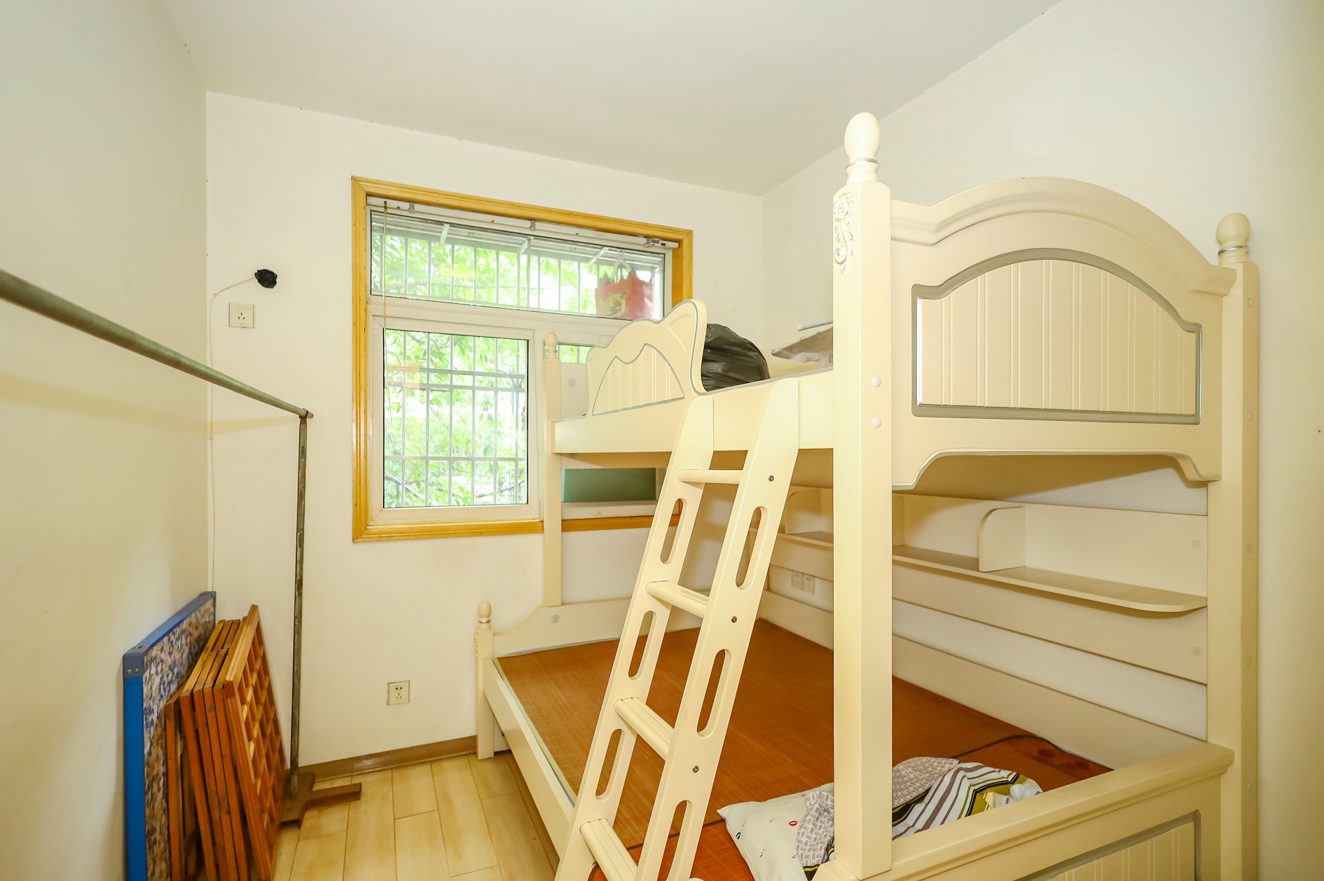 湘瑞家园 3室2厅1卫 42.8万 湘瑞家园 3室2厅1卫 42.8万卧室