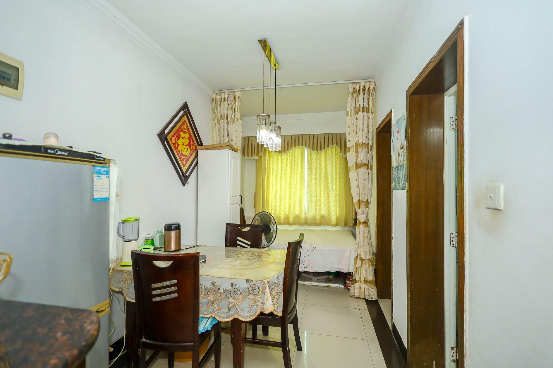 中南汽车世界  2室2厅1卫    32.7万 中南汽车世界  2室2厅1卫    32.7万客厅