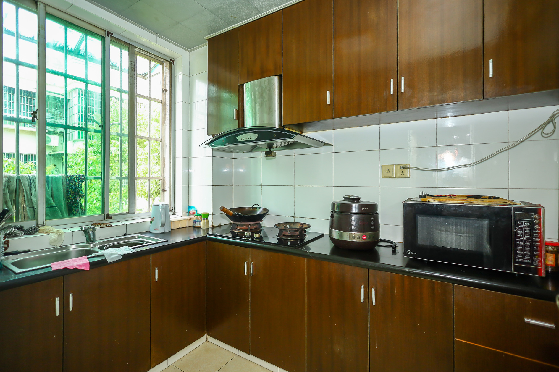 中南汽车世界  2室2厅1卫    32.7万 中南汽车世界  2室2厅1卫    32.7万厨房