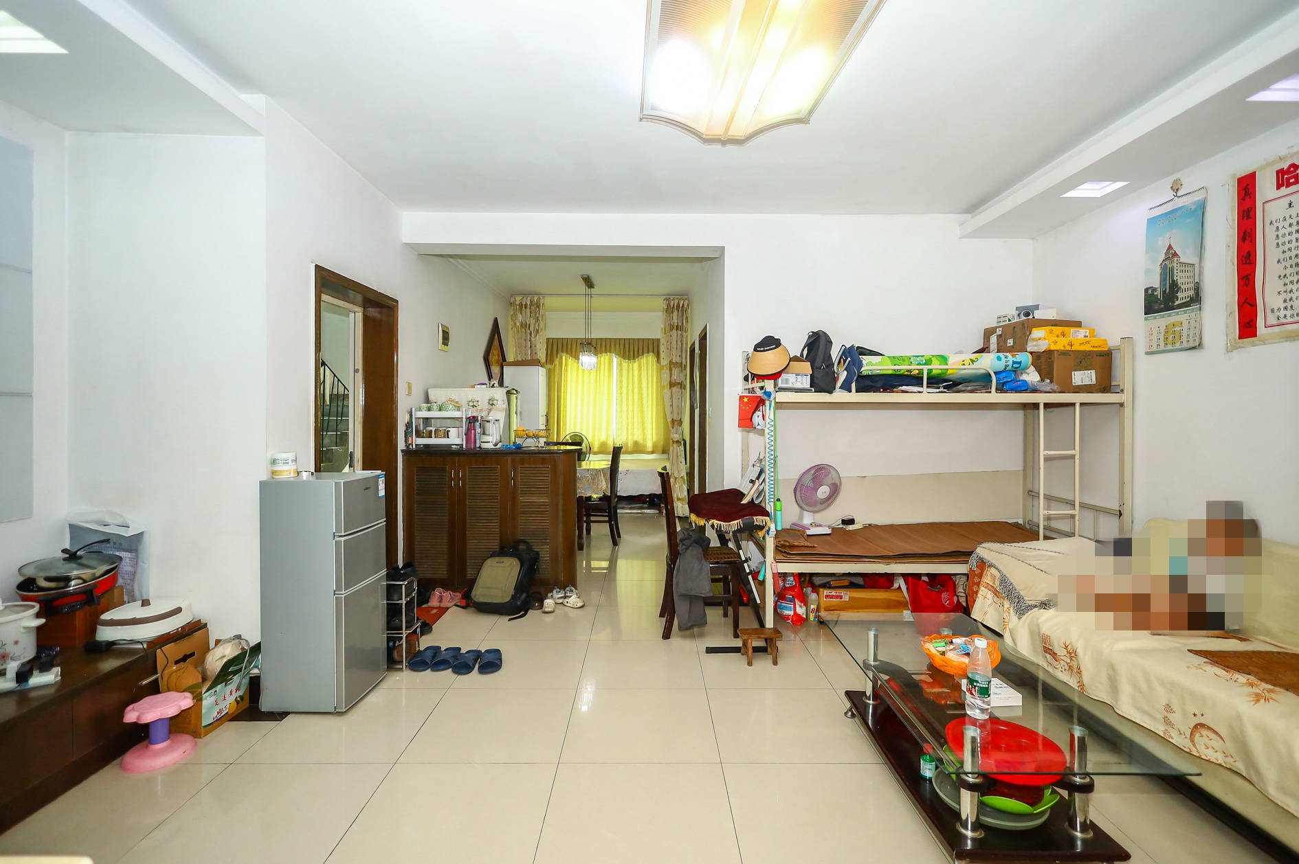 中南汽车世界  2室2厅1卫    32.7万 中南汽车世界  2室2厅1卫    32.7万客厅