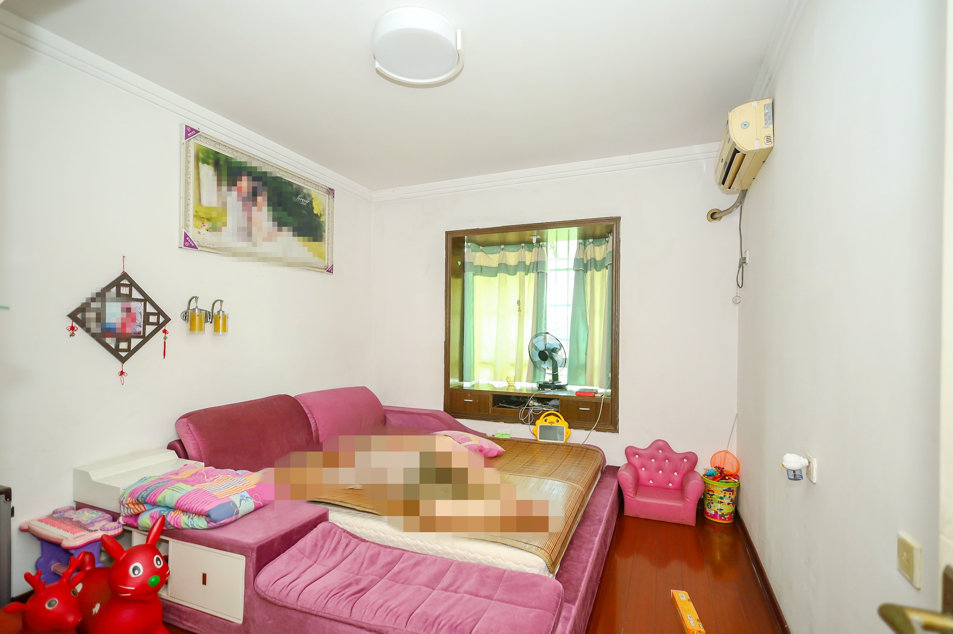 中南汽车世界  2室2厅1卫    32.7万 中南汽车世界  2室2厅1卫    32.7万卧室