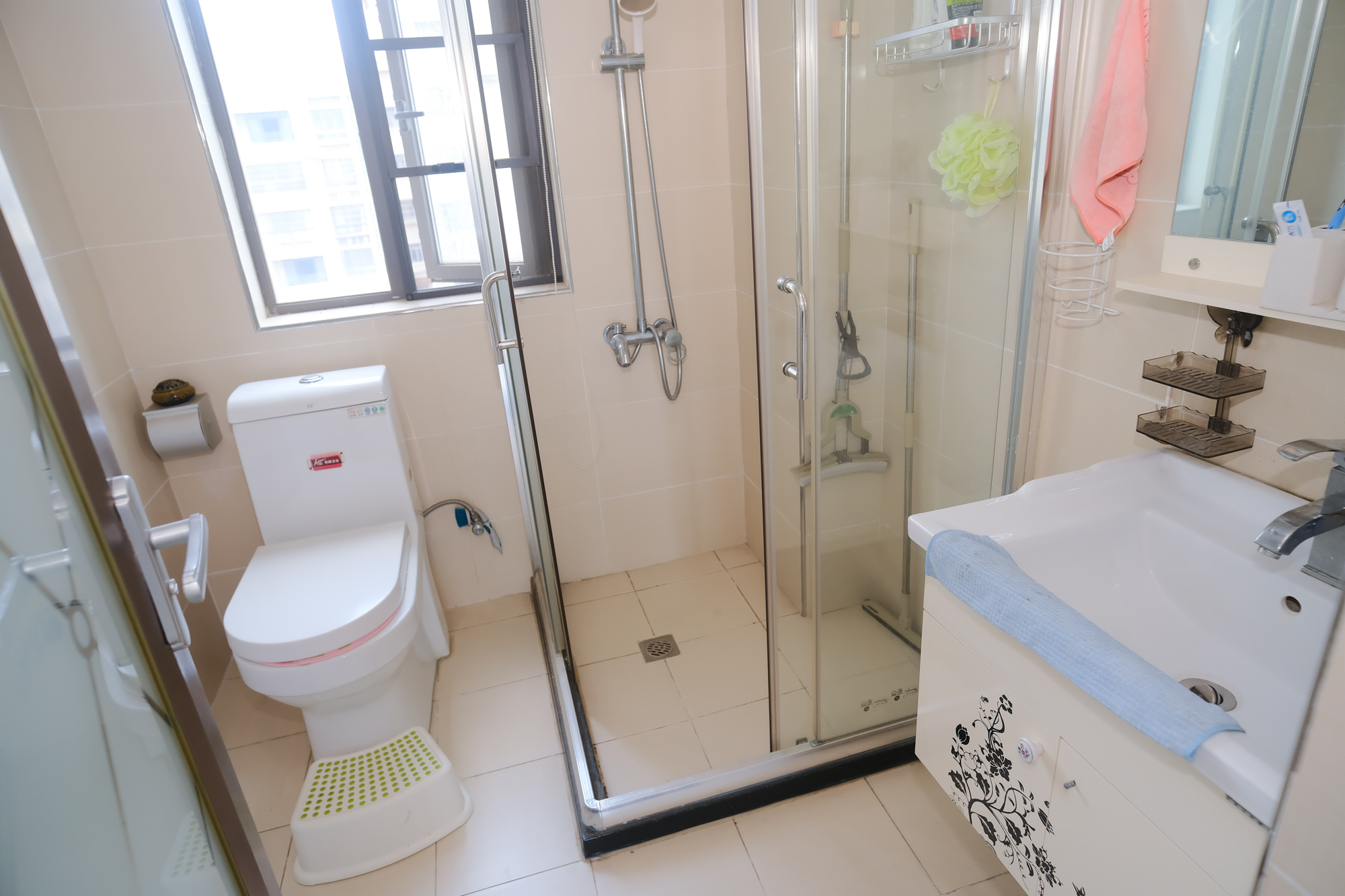 好望谷  3室2厅2卫   95.00万卫生间