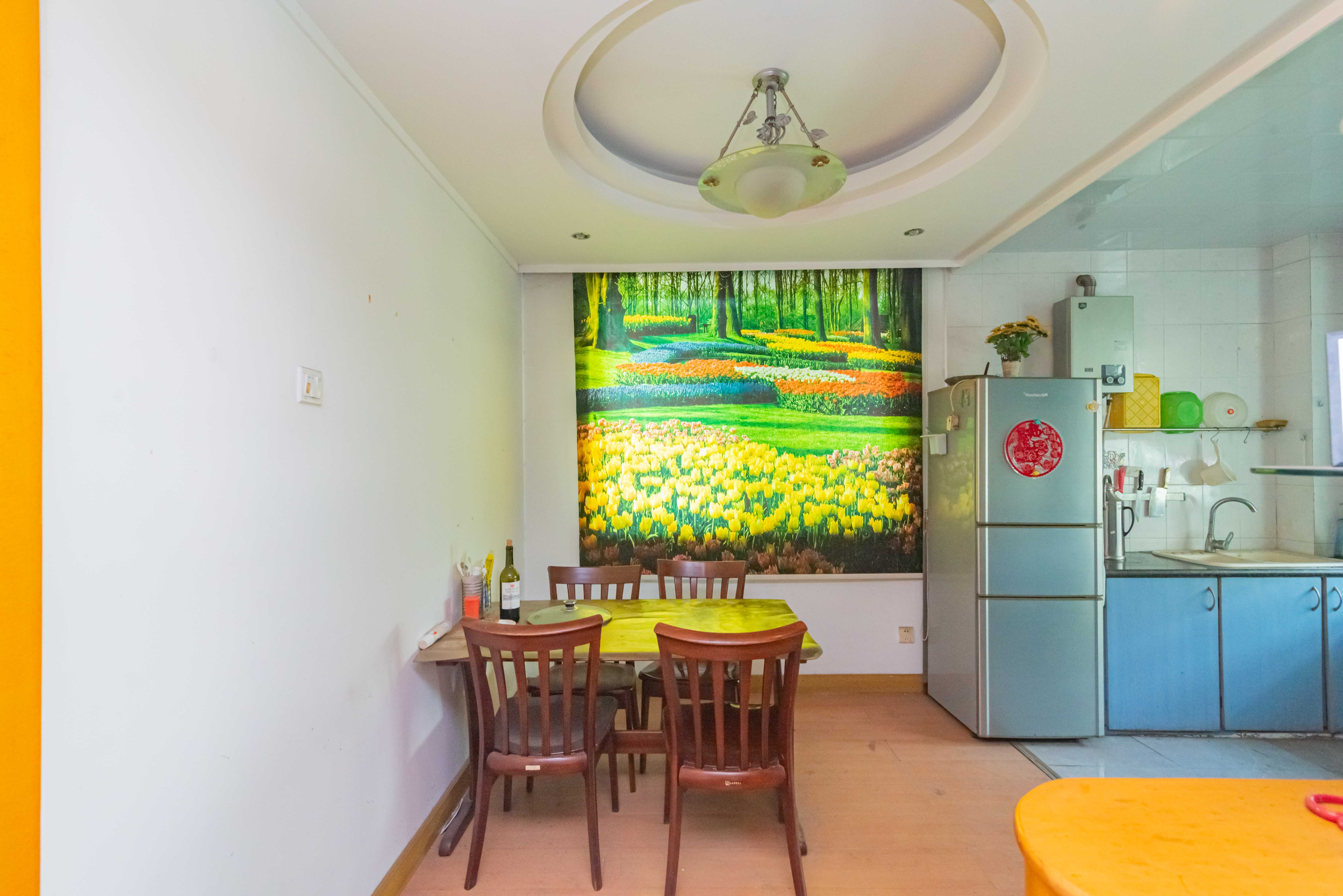 韵景商居  4室2厅3卫   106.00万客厅