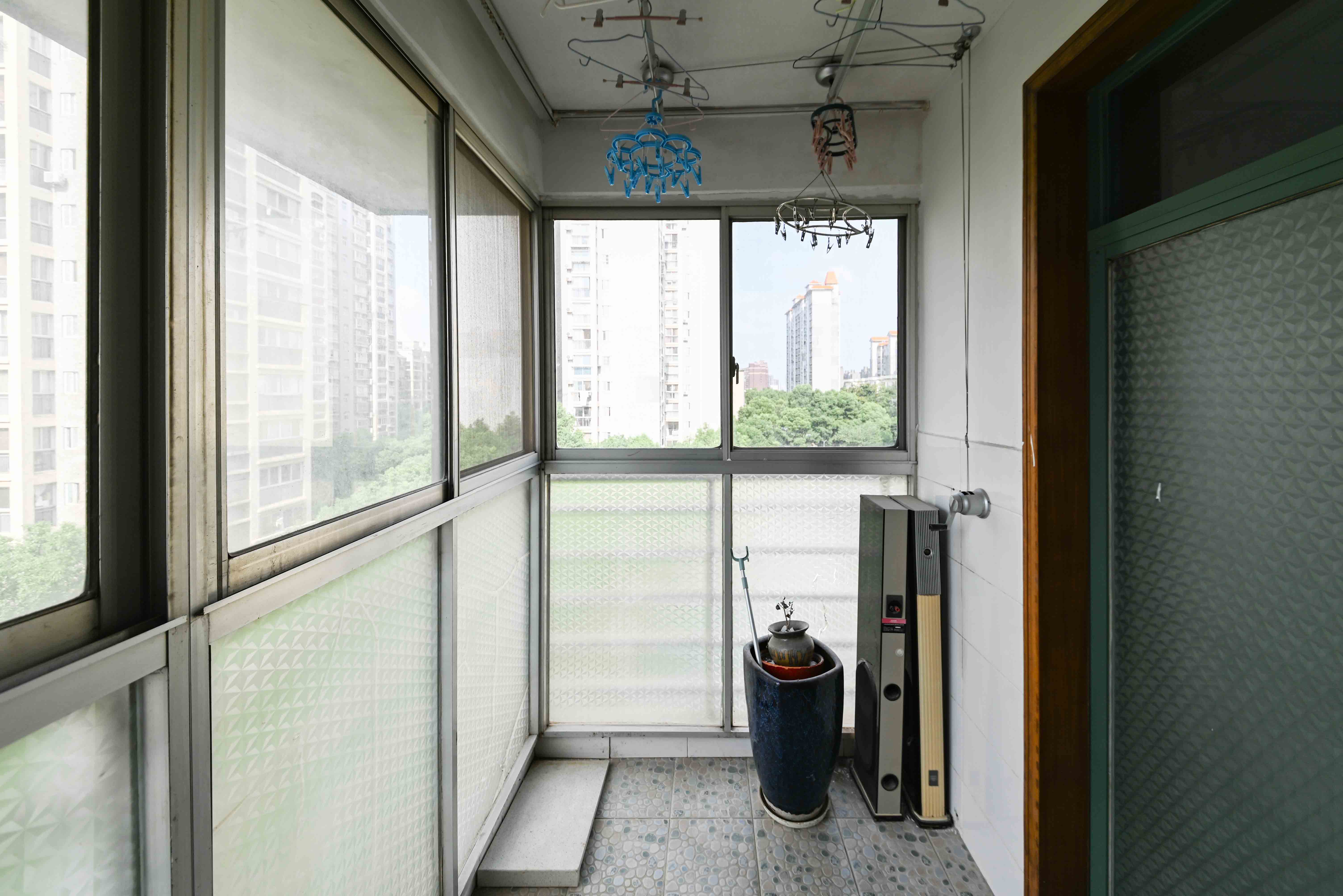 美林景园  3室2厅2卫   138.50万阳台