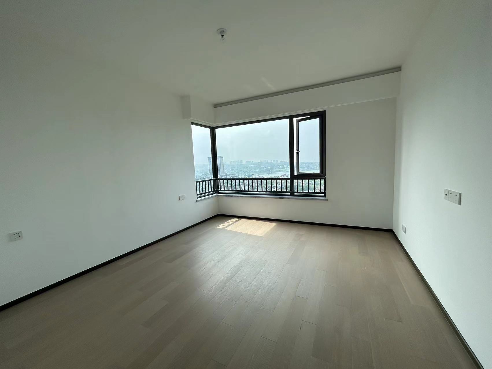 晋合湘水湾六期 4室2厅1卫 513.0万 晋合湘水湾六期 4室2厅1卫 513.0万室内图