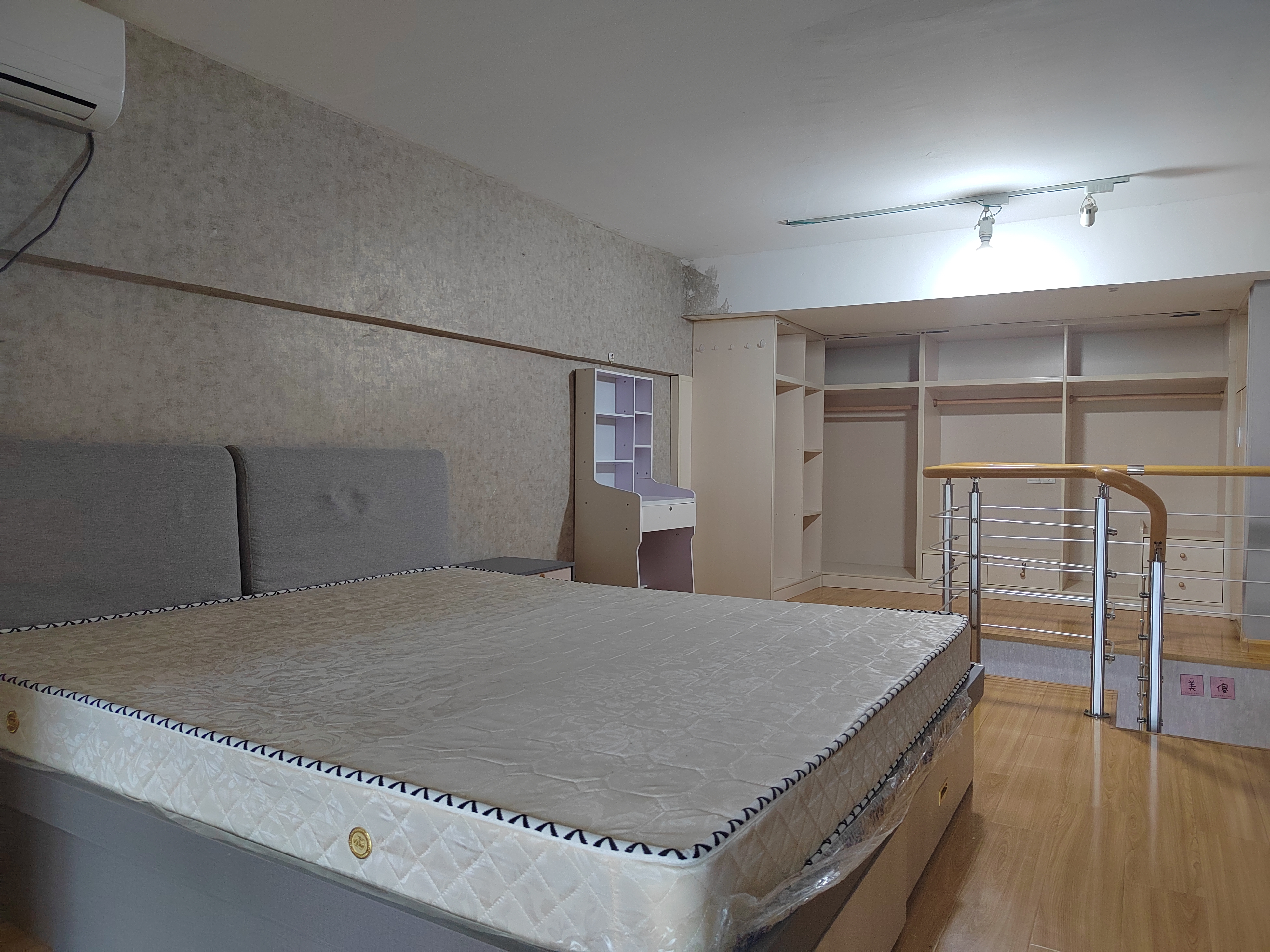 中建国际大厦  0室0厅0卫   28.80万客厅