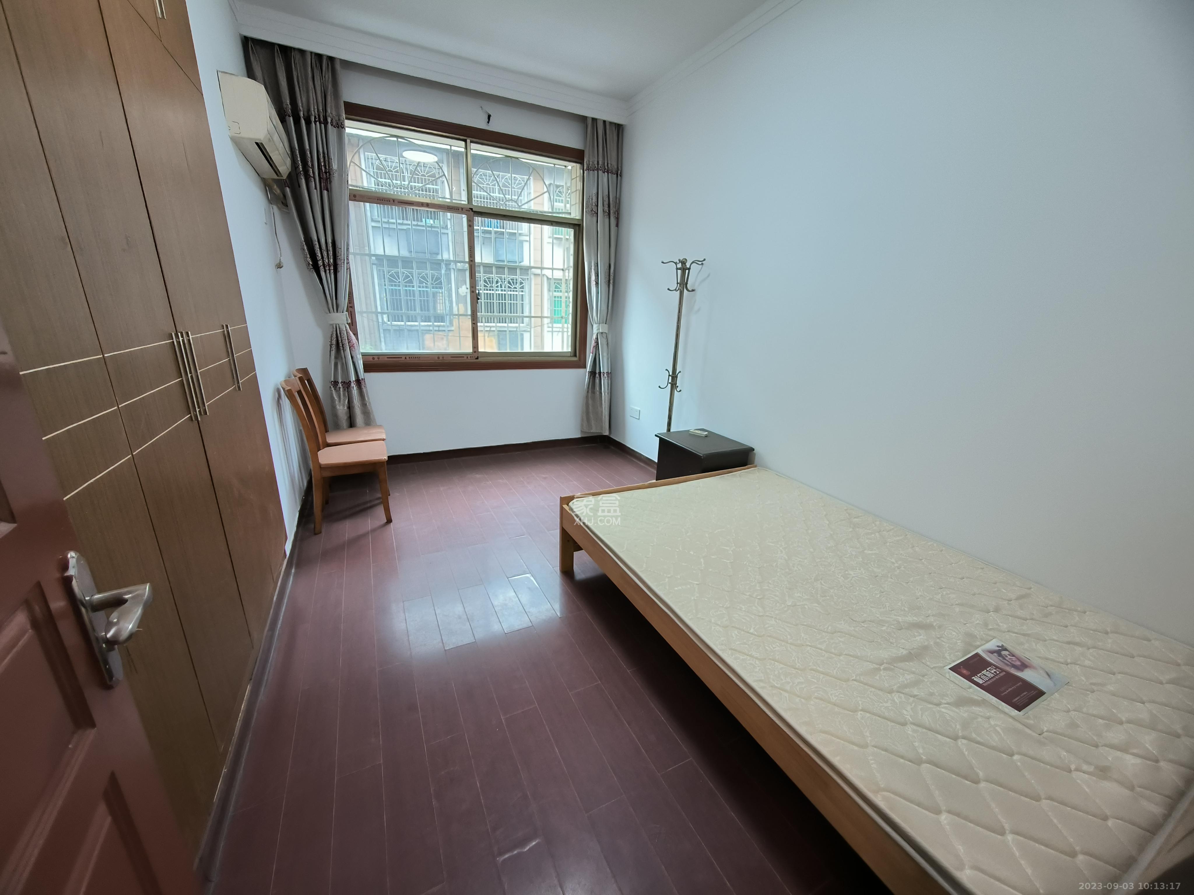 星沙六区  8室2厅3卫   6000.00元/月室内图