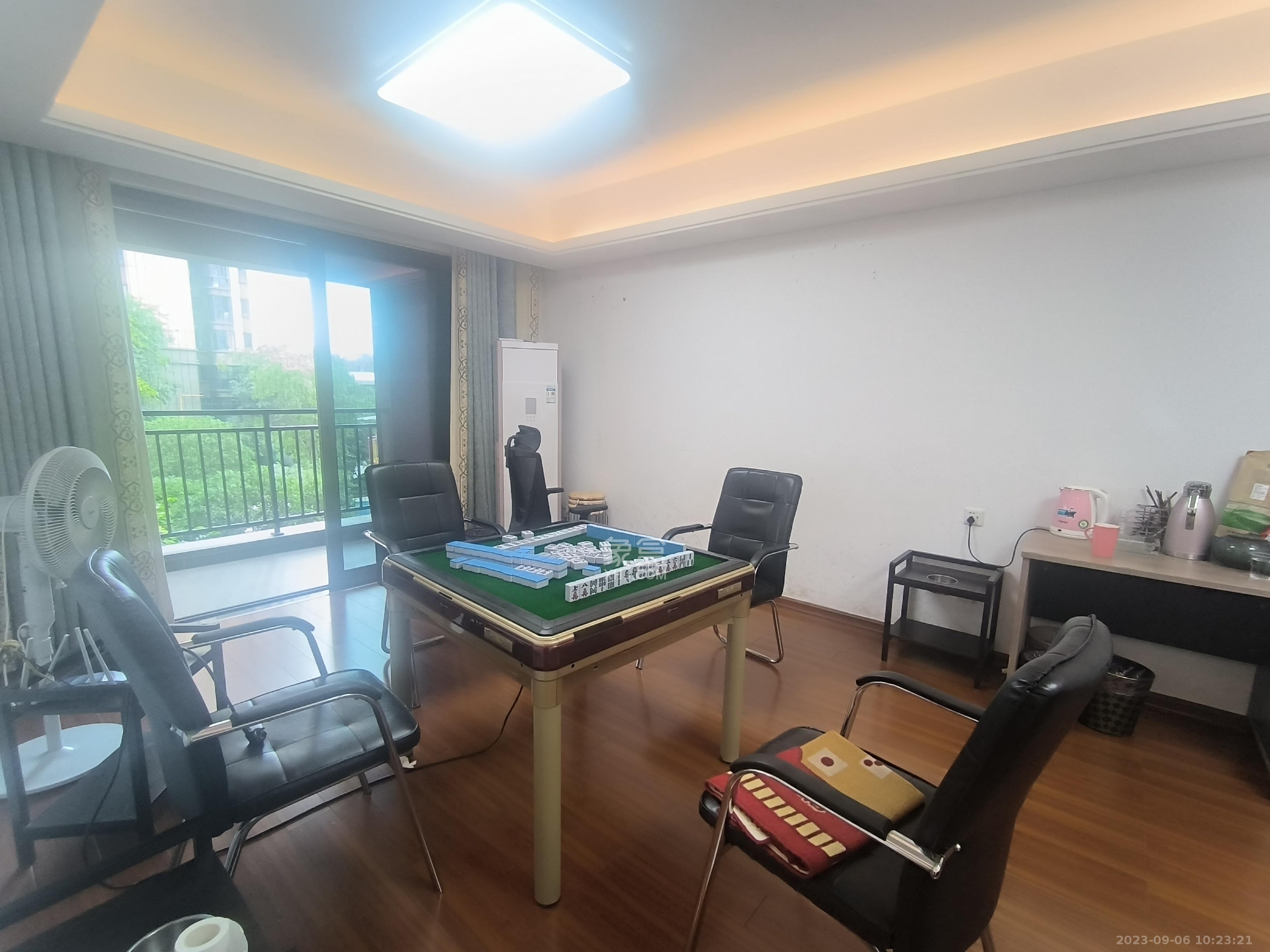 龙湖水晶郦城  3室2厅1卫   3800.00元/月室内图