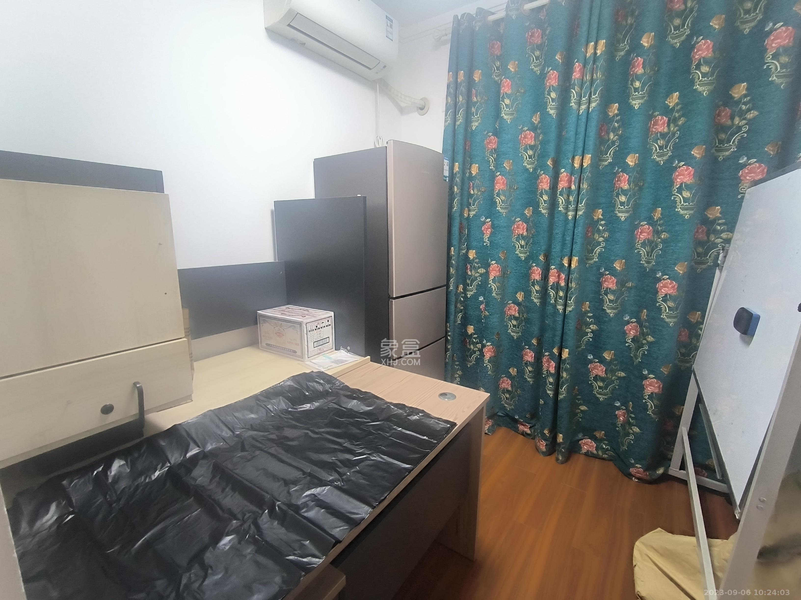 龙湖水晶郦城  3室2厅1卫   3800.00元/月室内图