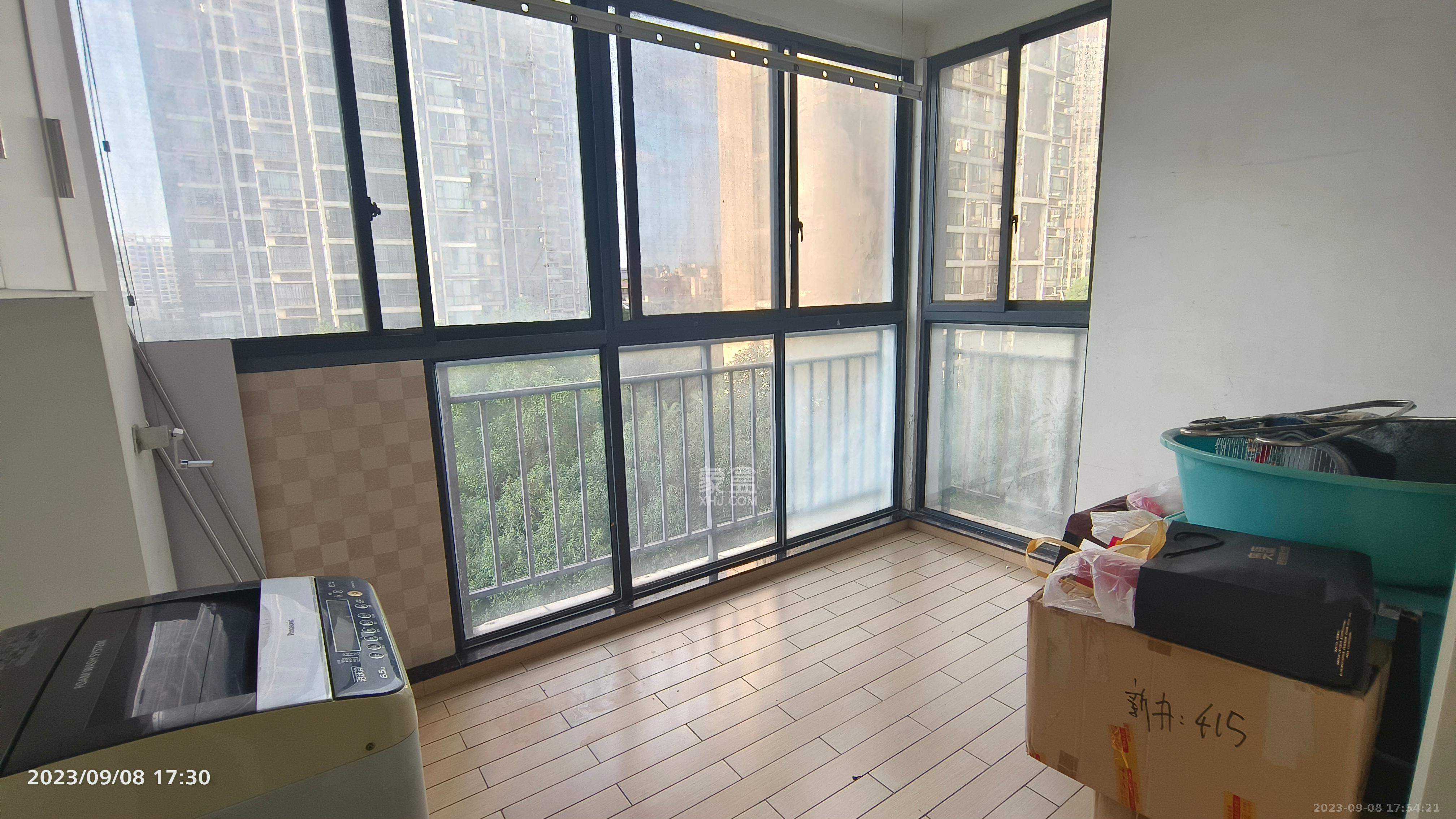 三萬英尺  3室2廳2衛(wèi)   3300.00元/月室內(nèi)圖