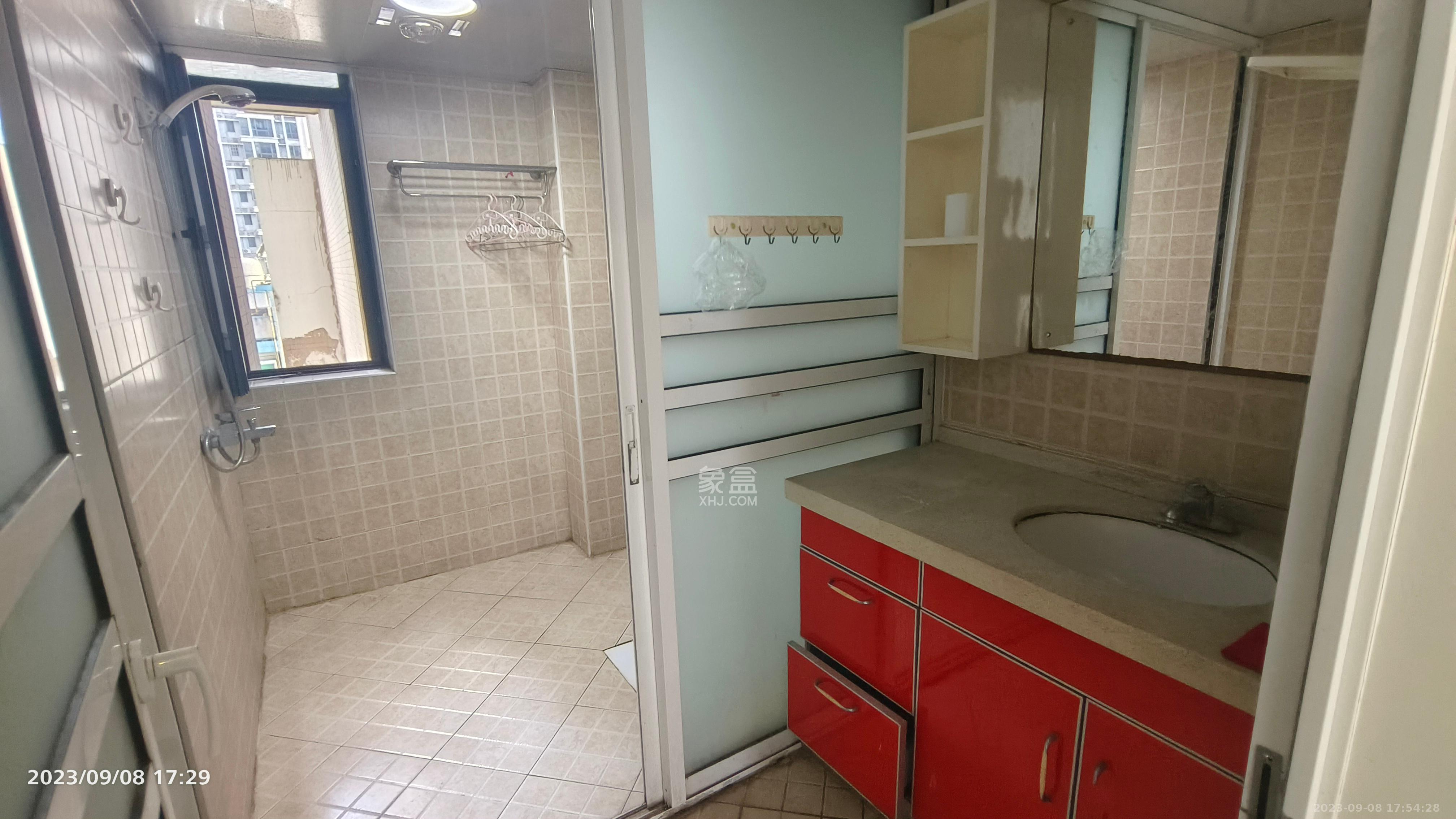 三萬英尺  3室2廳2衛(wèi)   3300.00元/月室內(nèi)圖
