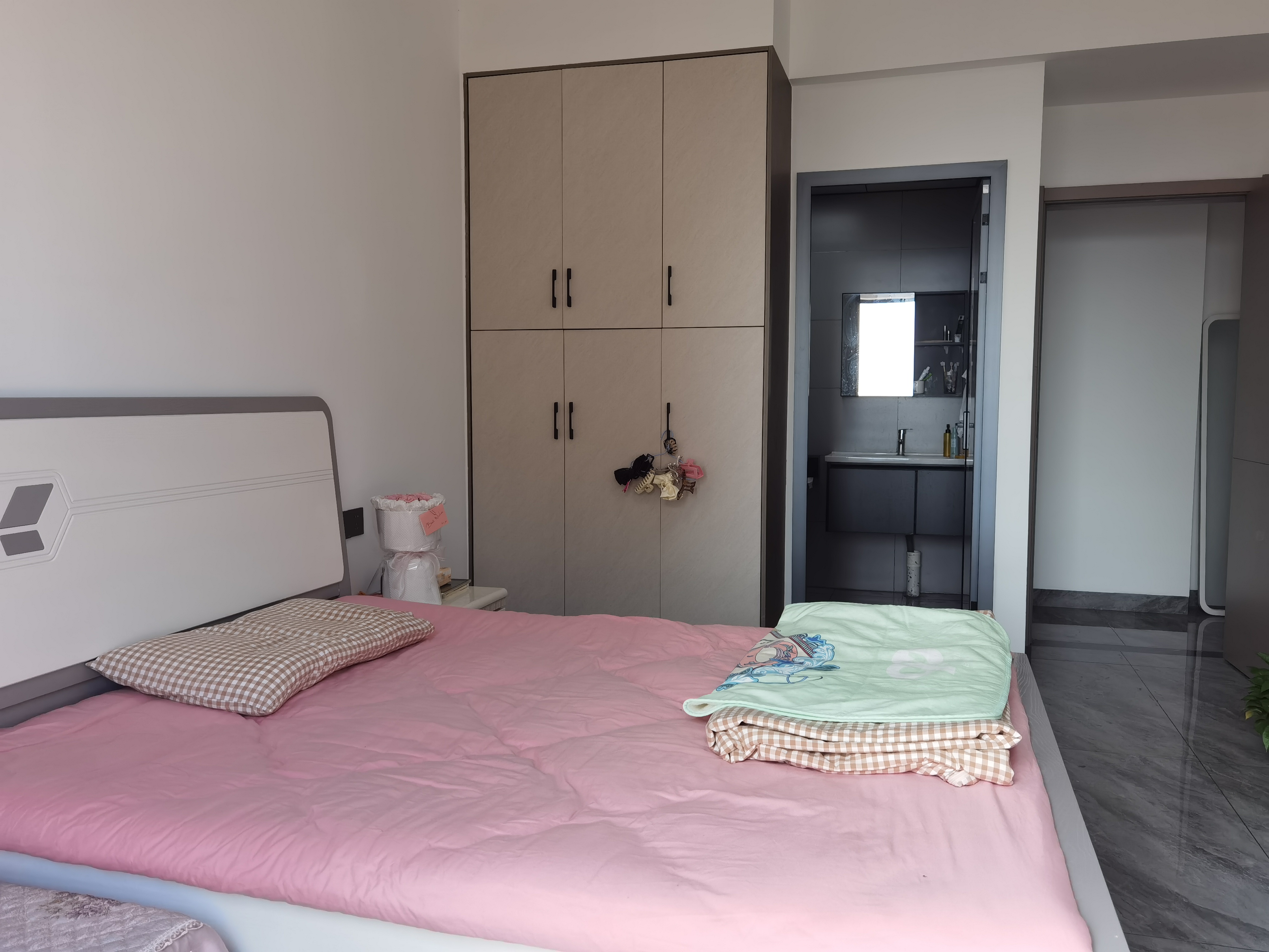 富兴御城  2室2厅2卫   1700.00元/月室内图