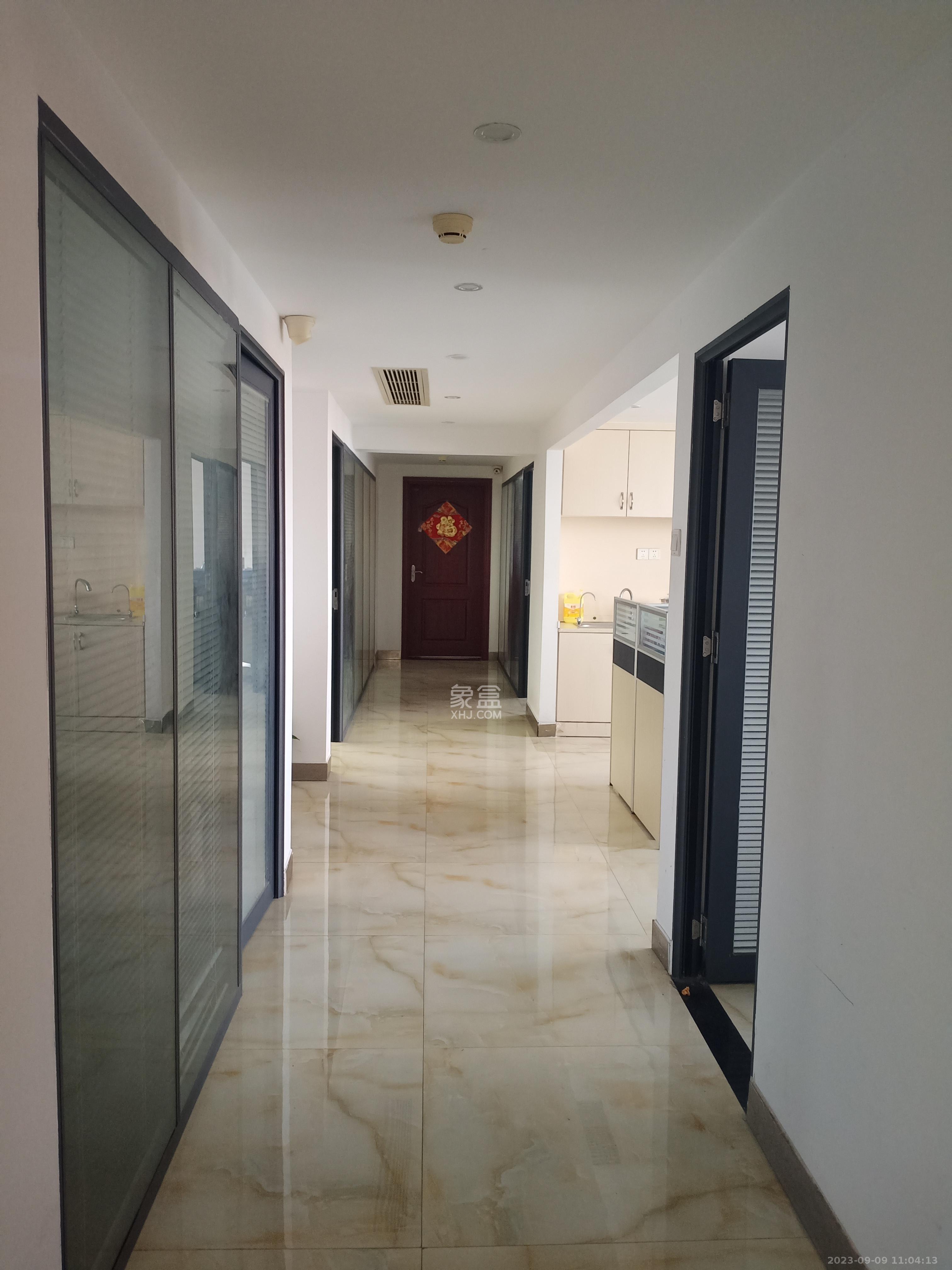 东城港  1室1厅1卫    7900.0元/月 东城港  1室1厅1卫    7900.0元/月室内图