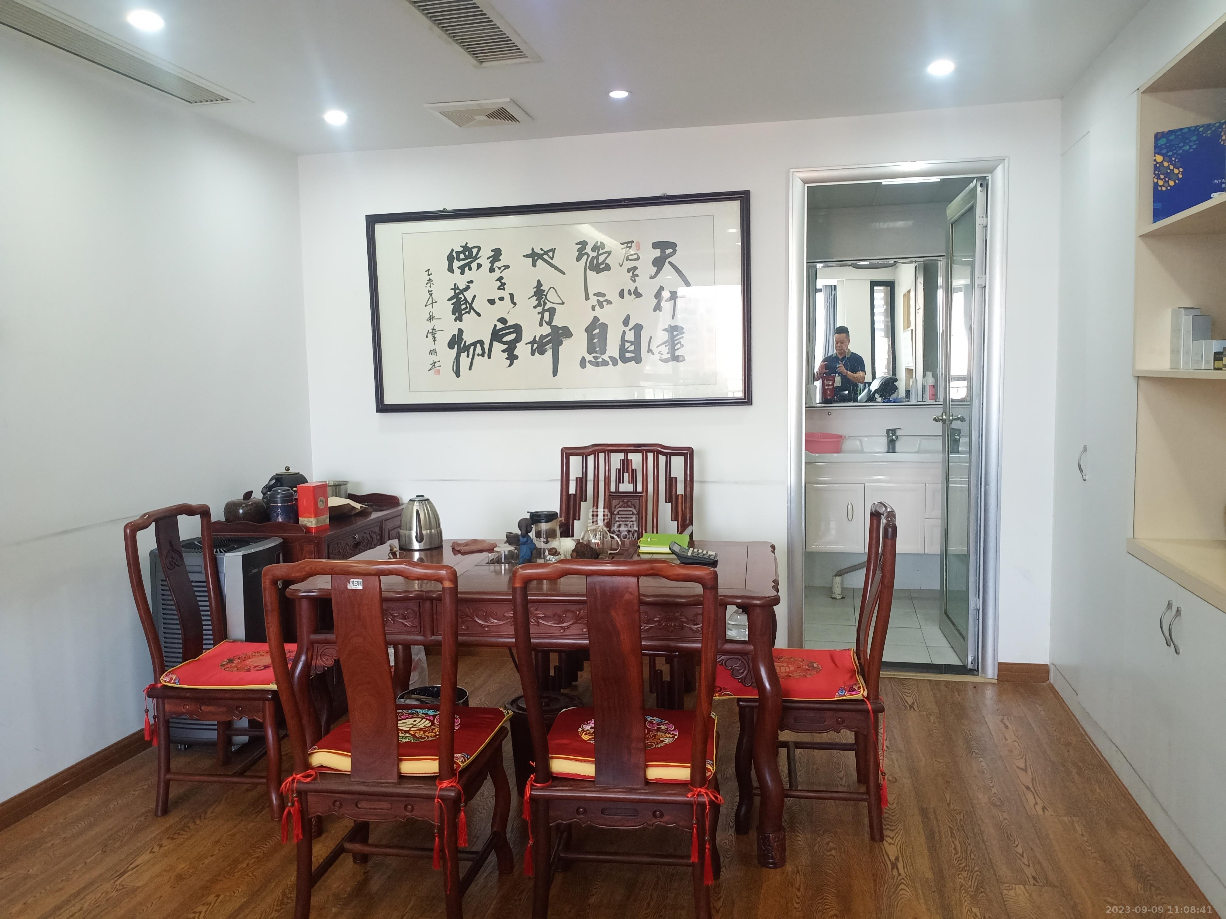 东城港  1室1厅1卫    7900.0元/月 东城港  1室1厅1卫    7900.0元/月室内图