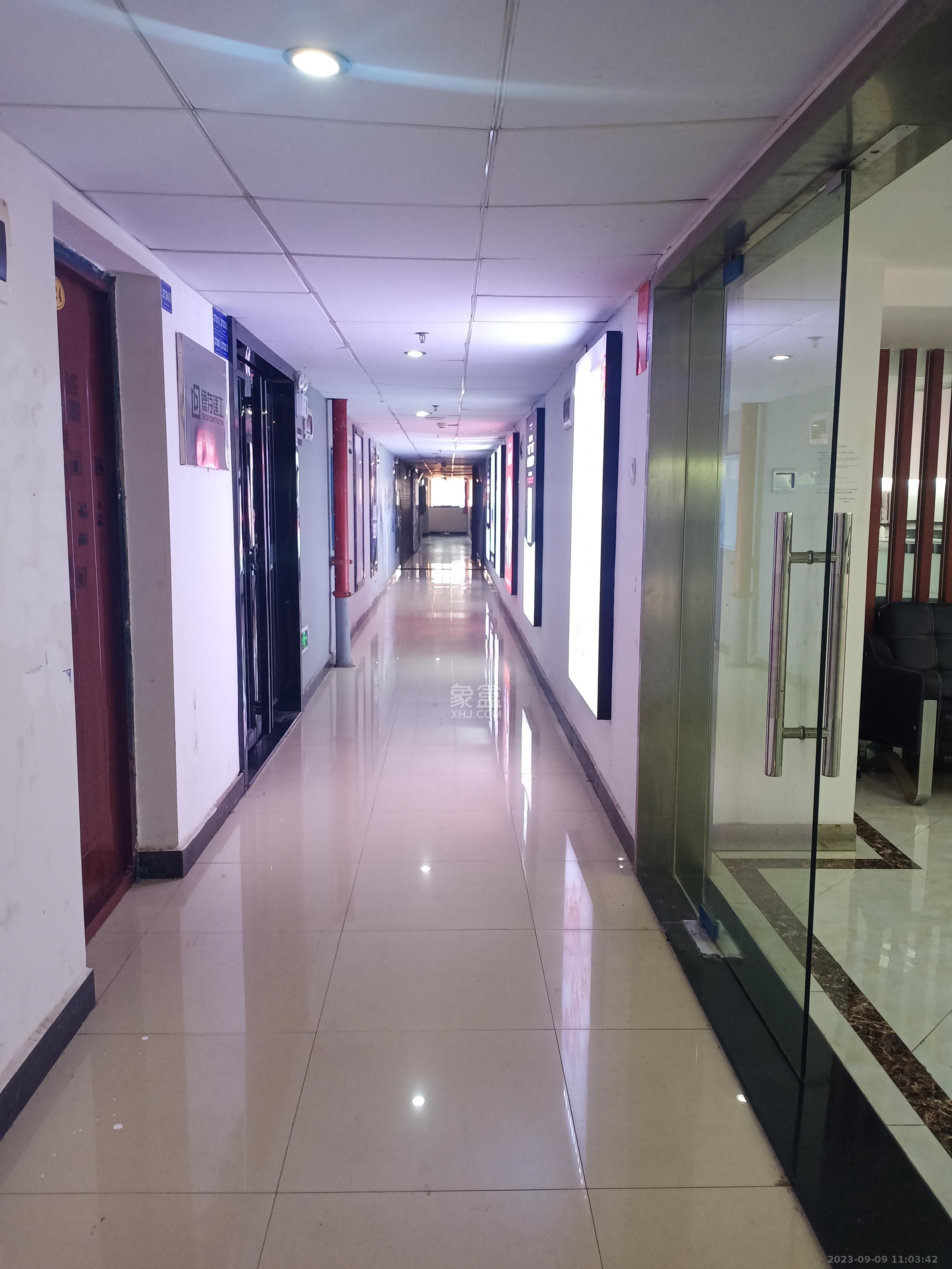 东城港  1室1厅1卫    7900.0元/月 东城港  1室1厅1卫    7900.0元/月室内图