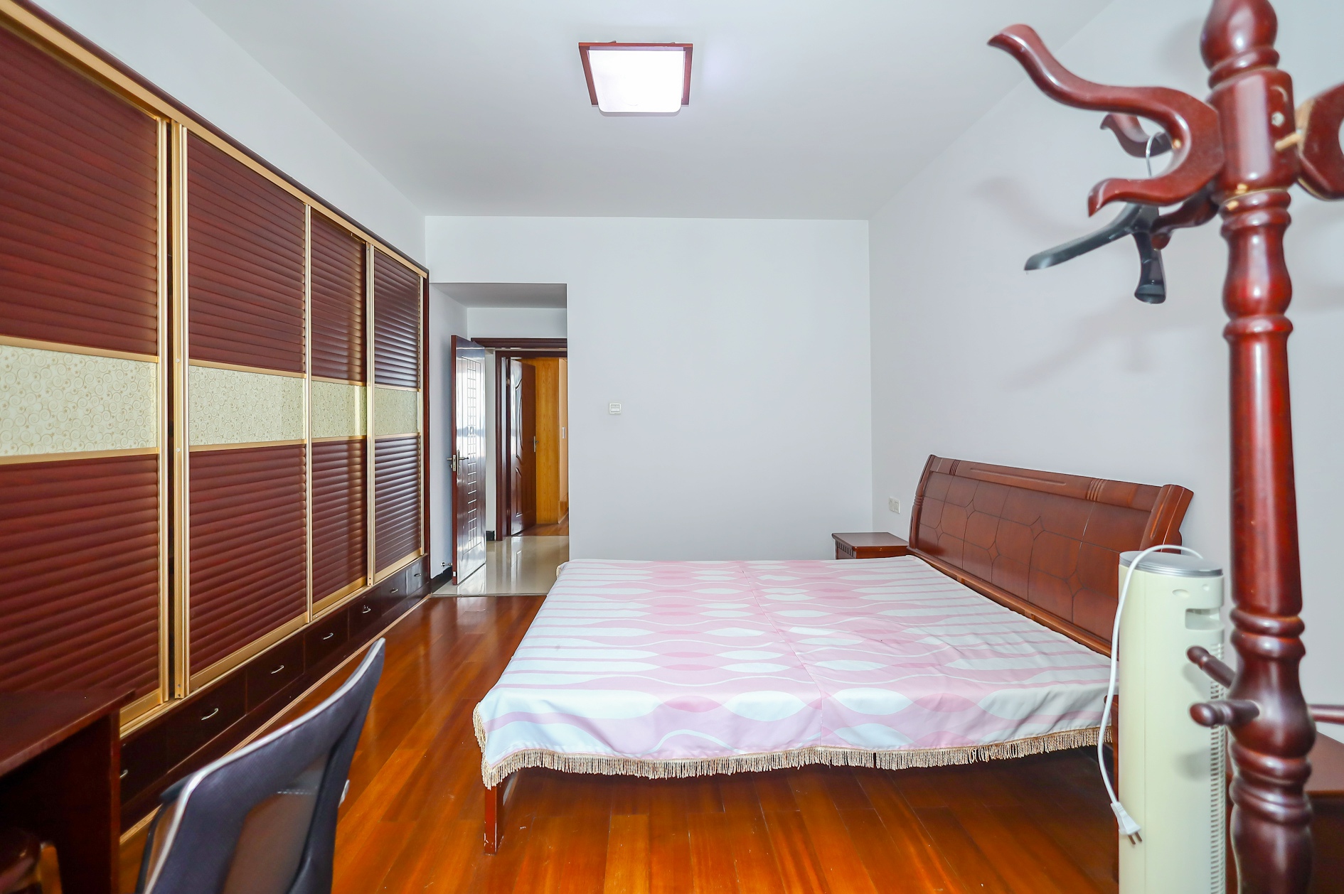 楚天馨苑  3室2厅2卫    66.8万 楚天馨苑  3室2厅2卫    66.8万卧室