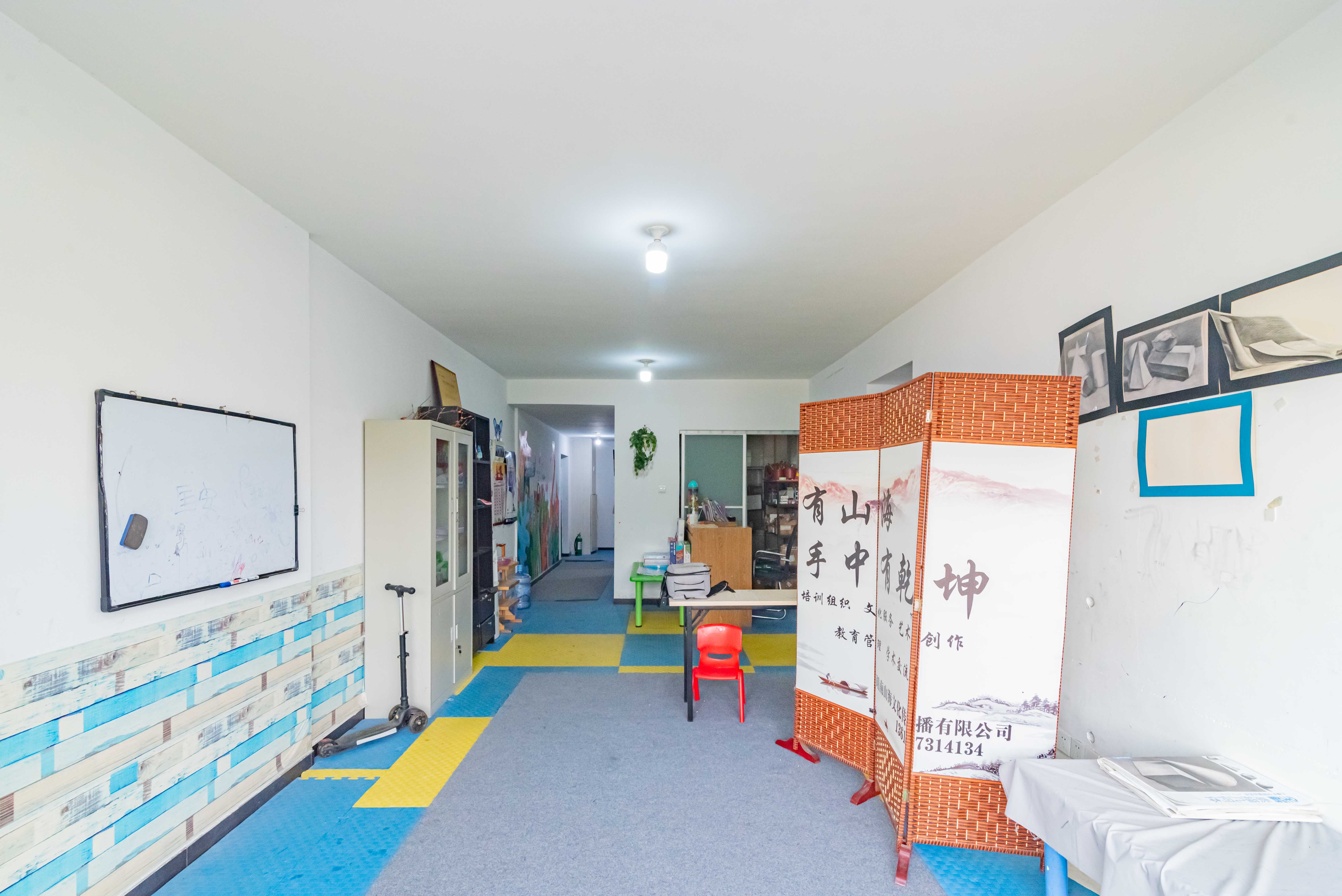 悦湖山 4室2厅2卫 67.0万 悦湖山 4室2厅2卫 67.0万客厅