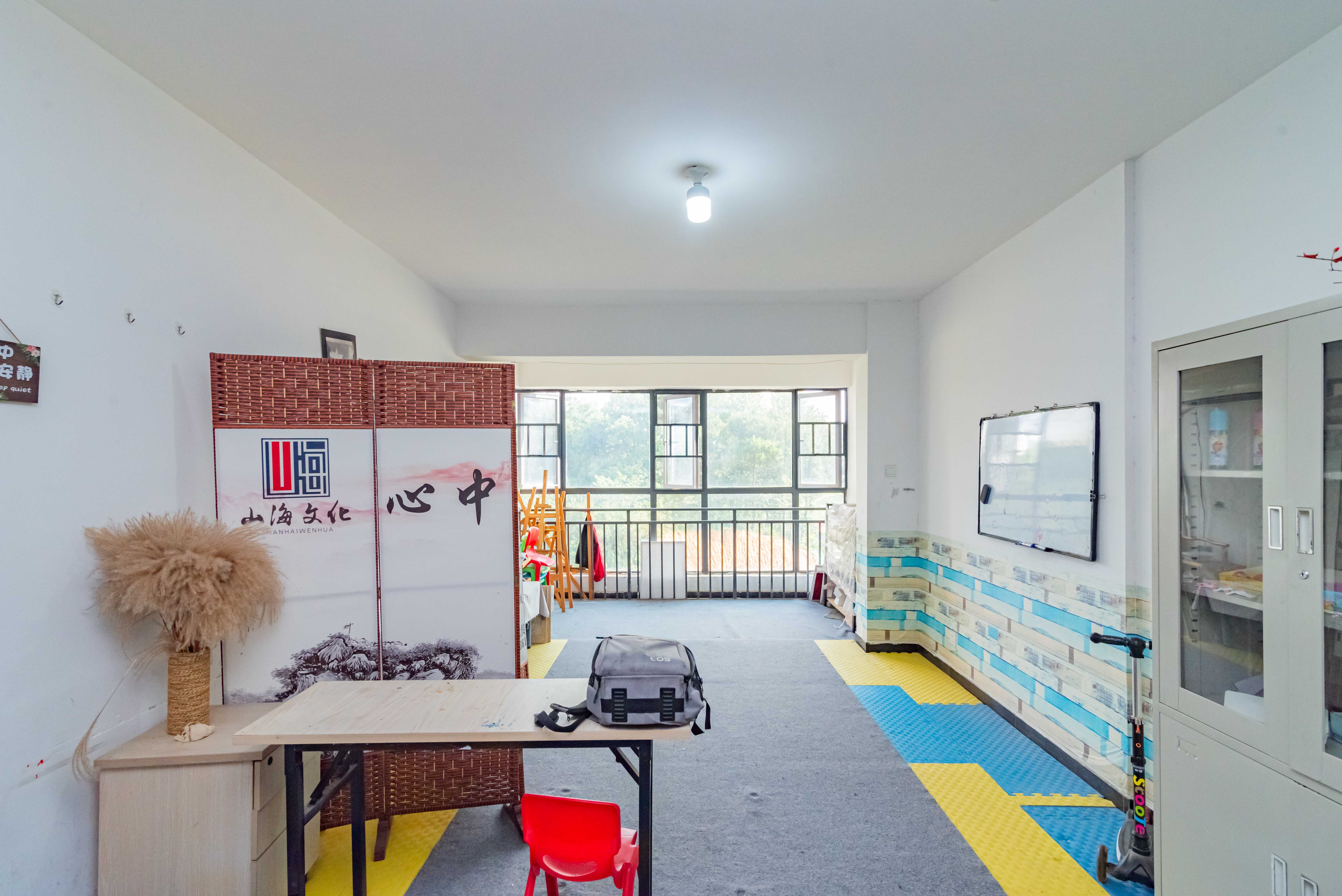 悦湖山 4室2厅2卫 67.0万 悦湖山 4室2厅2卫 67.0万客厅