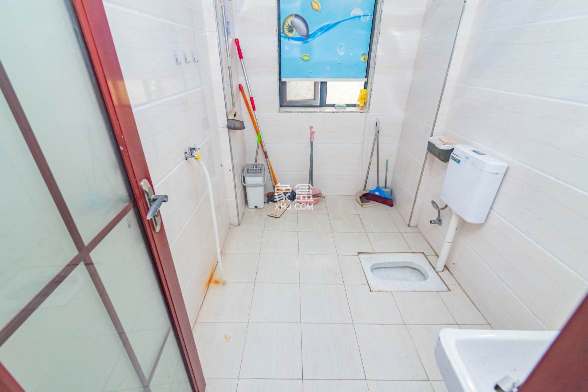 悦湖山 4室2厅2卫 67.0万 悦湖山 4室2厅2卫 67.0万卫生间