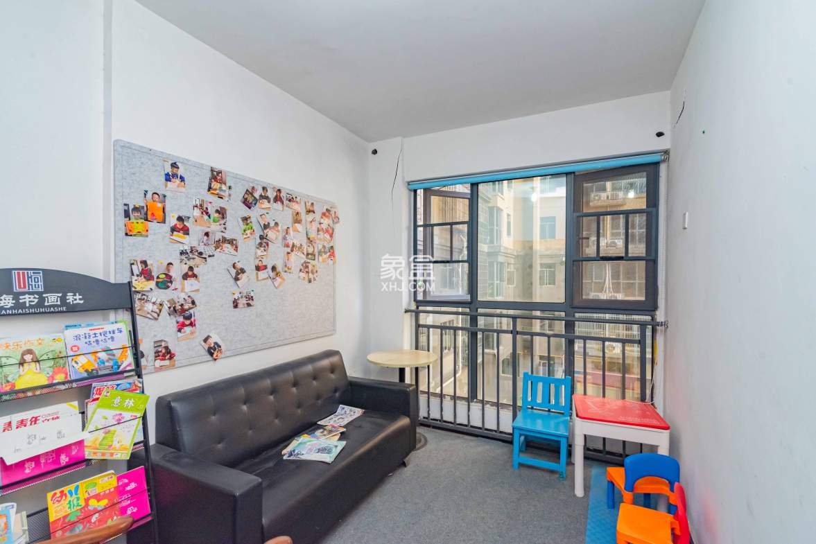 悦湖山 4室2厅2卫 67.0万 悦湖山 4室2厅2卫 67.0万卧室