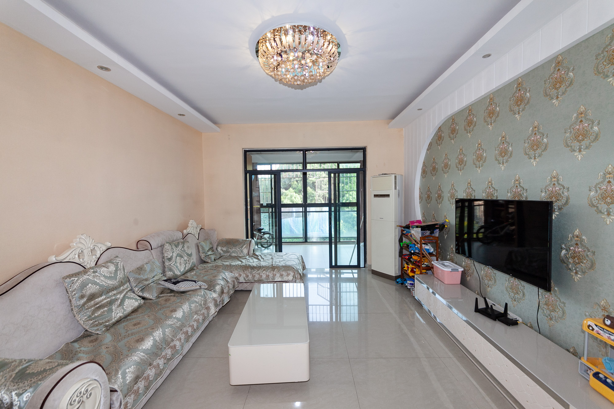 珠江东方明珠(新地东方明珠)一二期 3室2厅2卫 99.9万 珠江东方明珠(新地东方明珠)一二期 3室2厅2卫 99.9万客厅