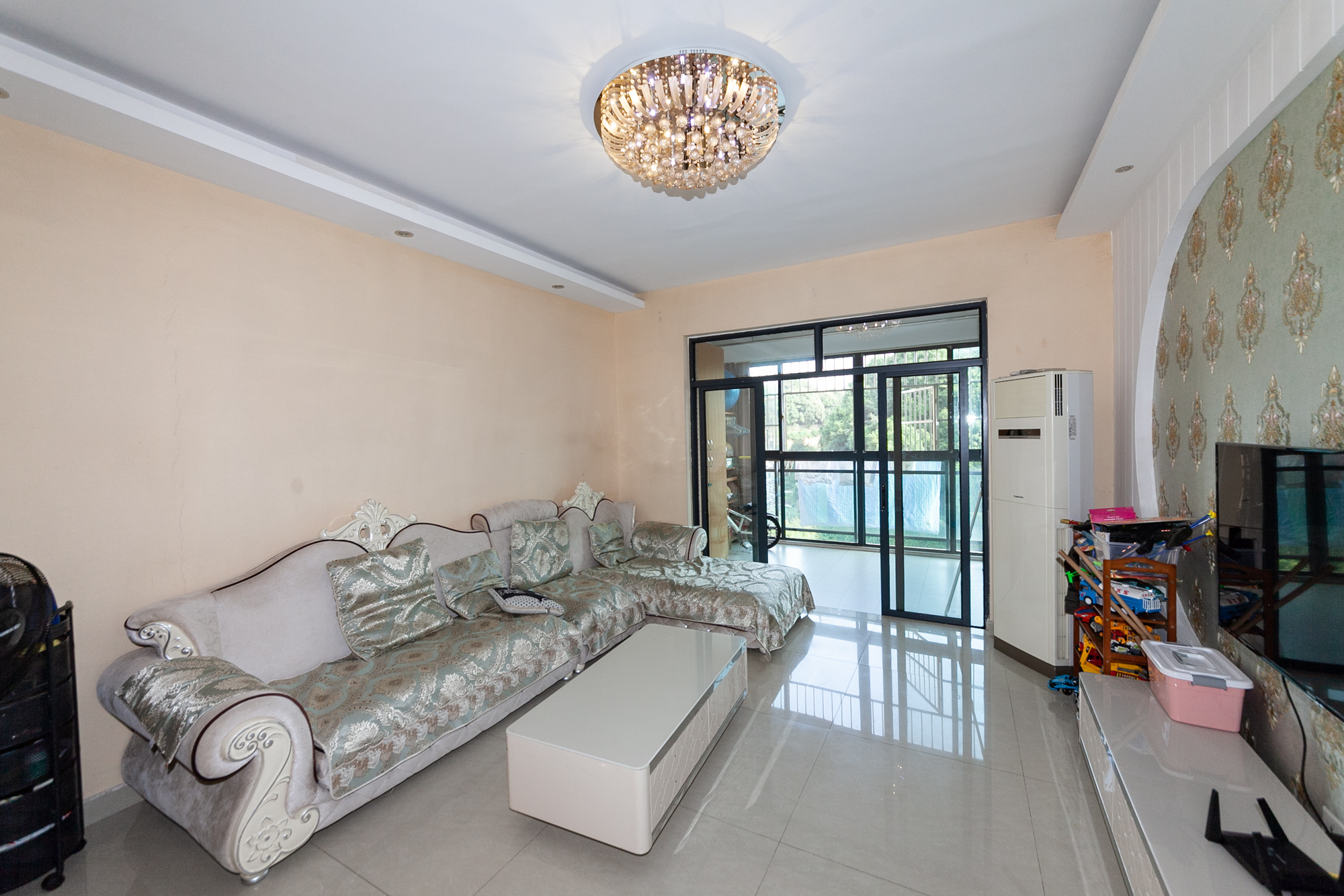 珠江东方明珠(新地东方明珠)一二期 3室2厅2卫 99.9万 珠江东方明珠(新地东方明珠)一二期 3室2厅2卫 99.9万客厅