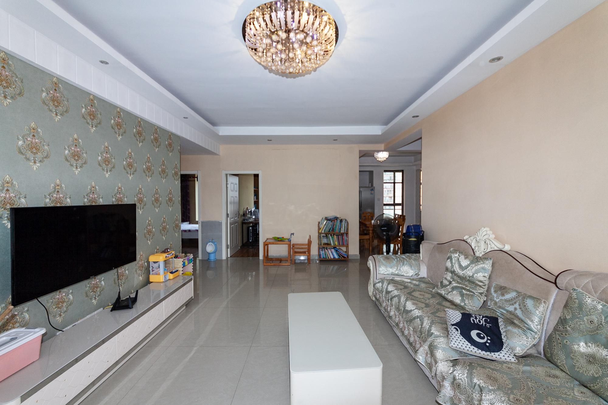 珠江东方明珠(新地东方明珠)一二期 3室2厅2卫 99.9万 珠江东方明珠(新地东方明珠)一二期 3室2厅2卫 99.9万客厅