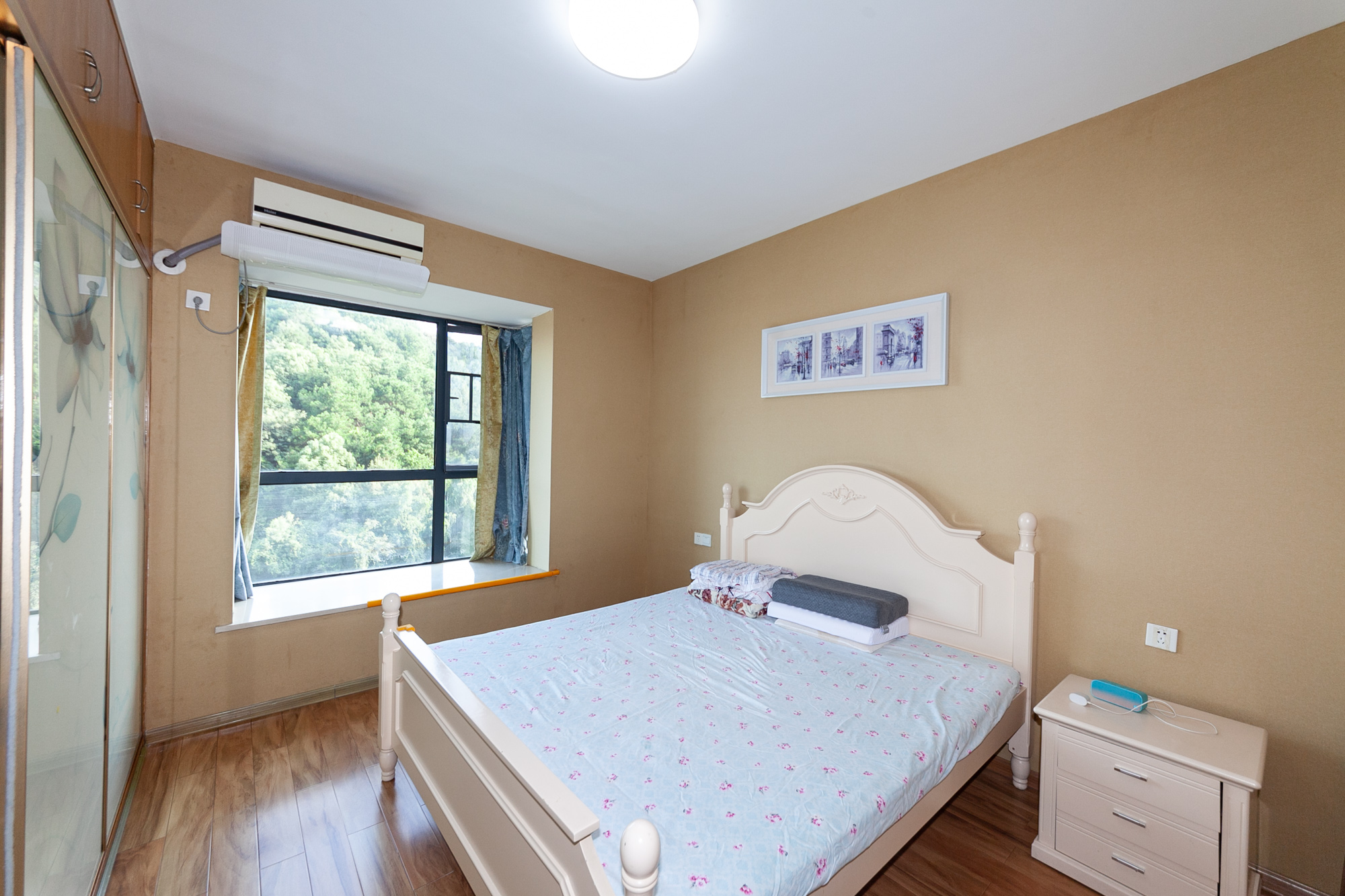 珠江东方明珠(新地东方明珠)一二期 3室2厅2卫 99.9万 珠江东方明珠(新地东方明珠)一二期 3室2厅2卫 99.9万卧室