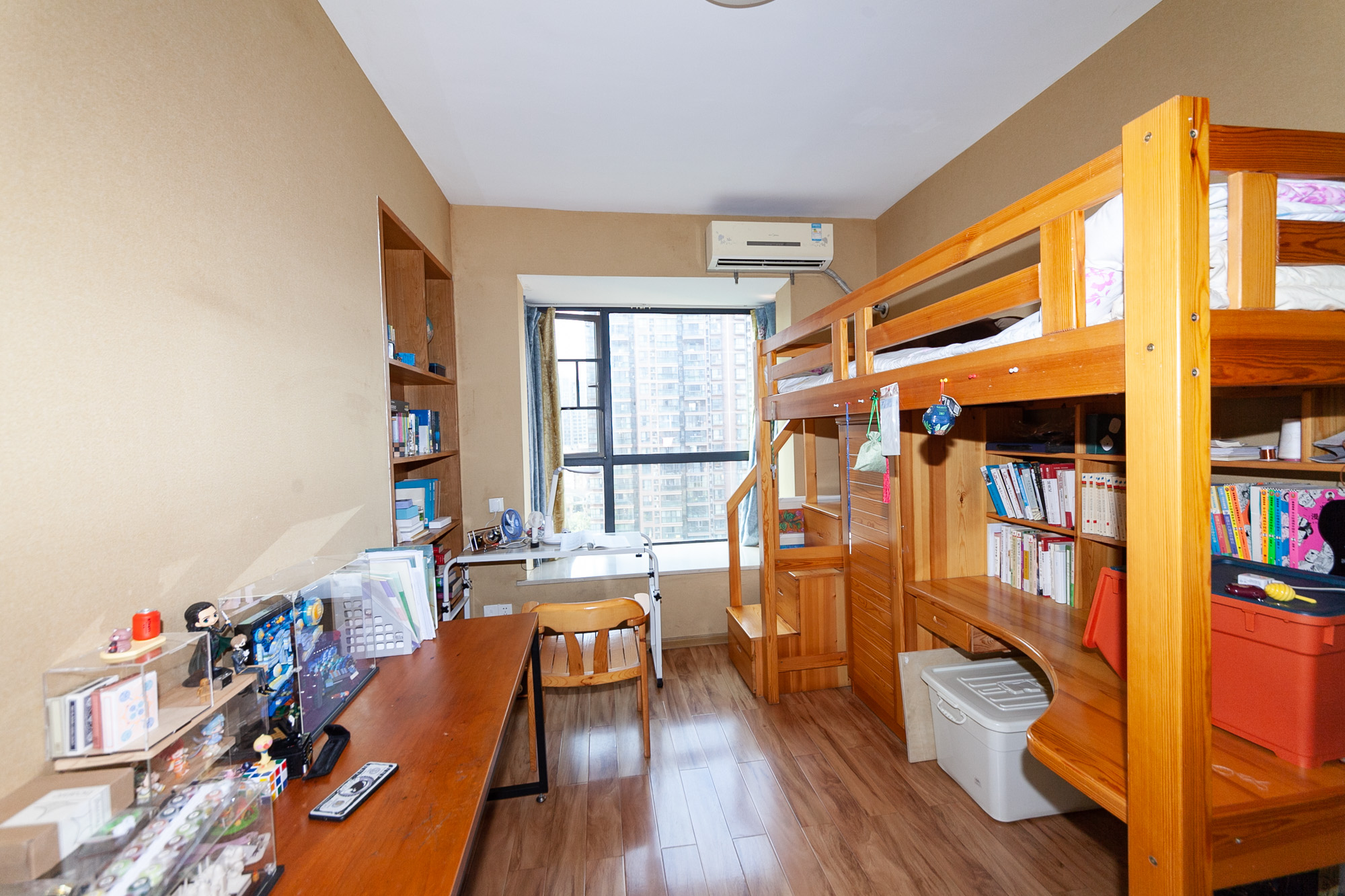 珠江东方明珠(新地东方明珠)一二期 3室2厅2卫 99.9万 珠江东方明珠(新地东方明珠)一二期 3室2厅2卫 99.9万卧室