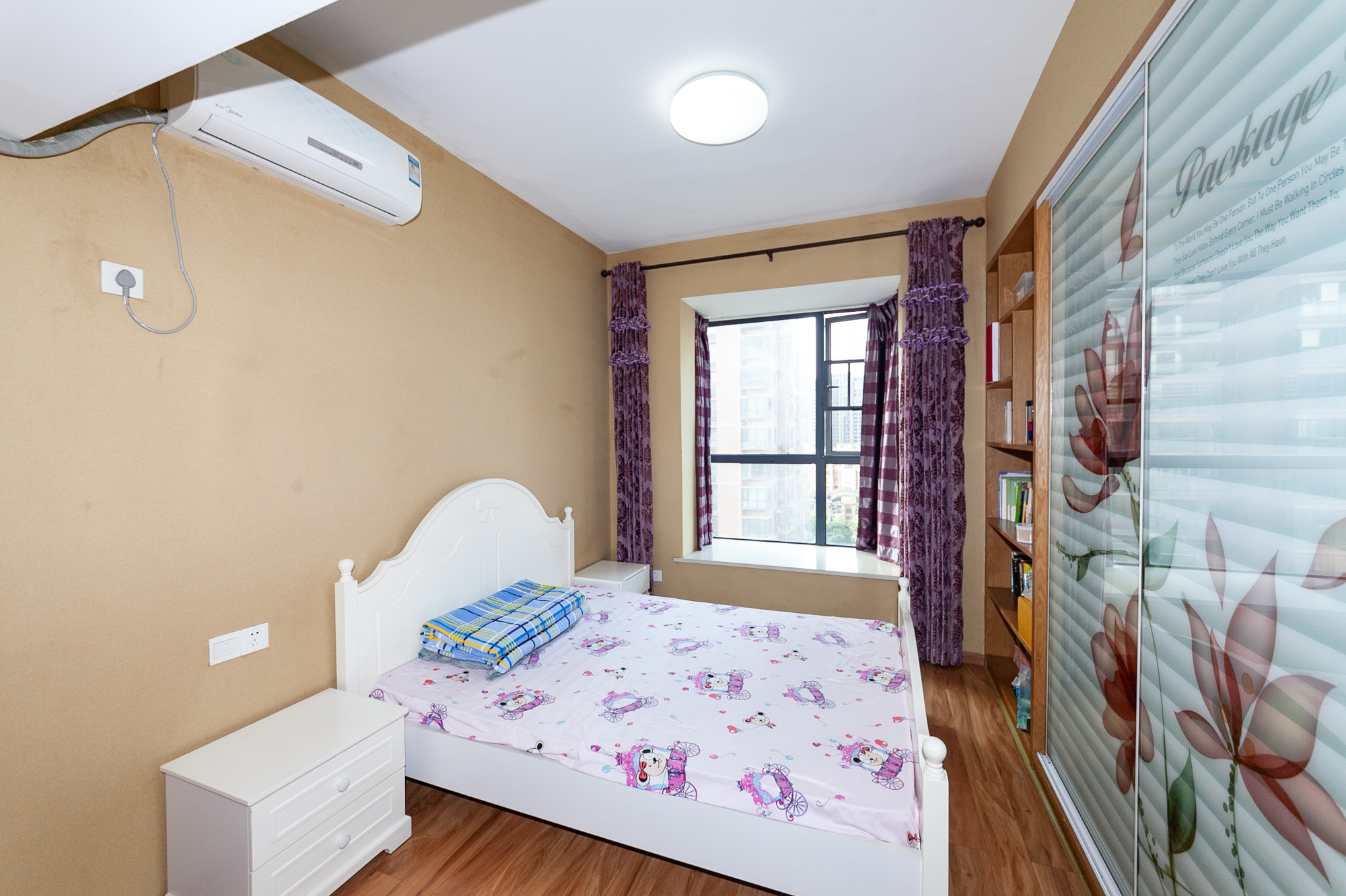 珠江东方明珠(新地东方明珠)一二期 3室2厅2卫 99.9万 珠江东方明珠(新地东方明珠)一二期 3室2厅2卫 99.9万卧室