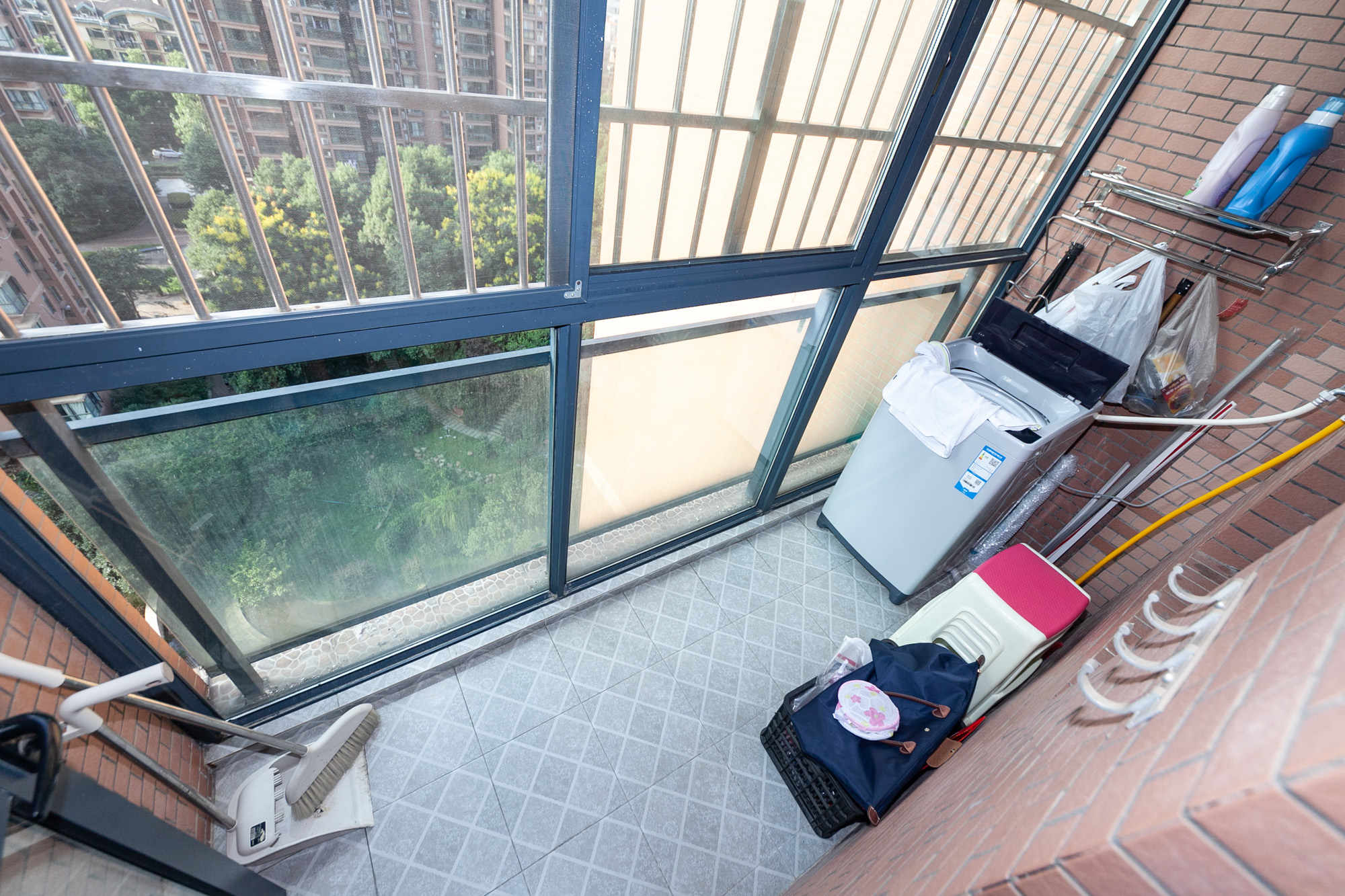 珠江东方明珠(新地东方明珠)一二期 3室2厅2卫 99.9万 珠江东方明珠(新地东方明珠)一二期 3室2厅2卫 99.9万阳台