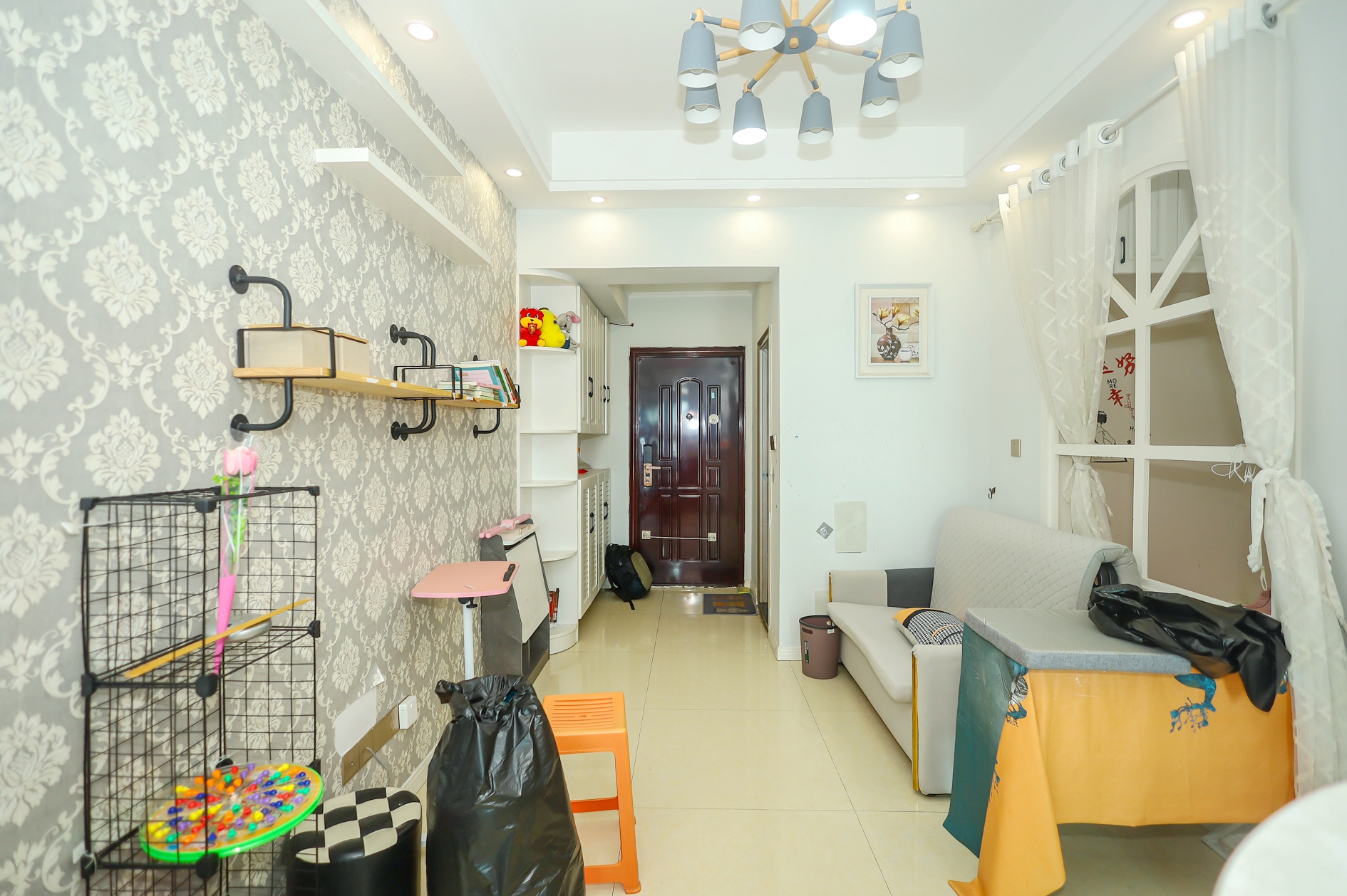 香槟小镇(香槟花苑) 2室1厅1卫 31.0万 香槟小镇(香槟花苑) 2室1厅1卫 31.0万客厅