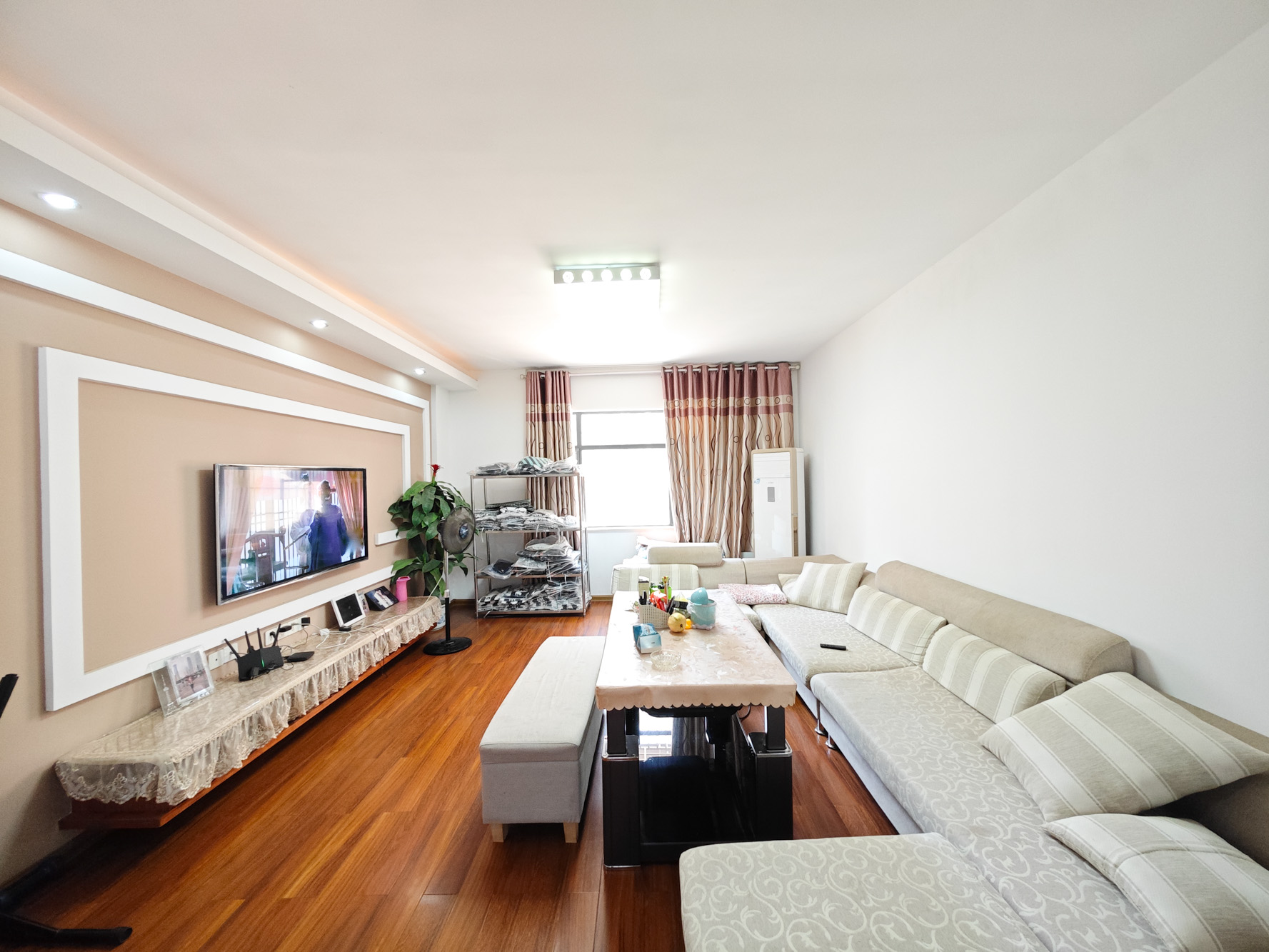 湘府名邸(同力家园) 3室2厅2卫 100.0万 湘府名邸(同力家园) 3室2厅2卫 100.0万客厅