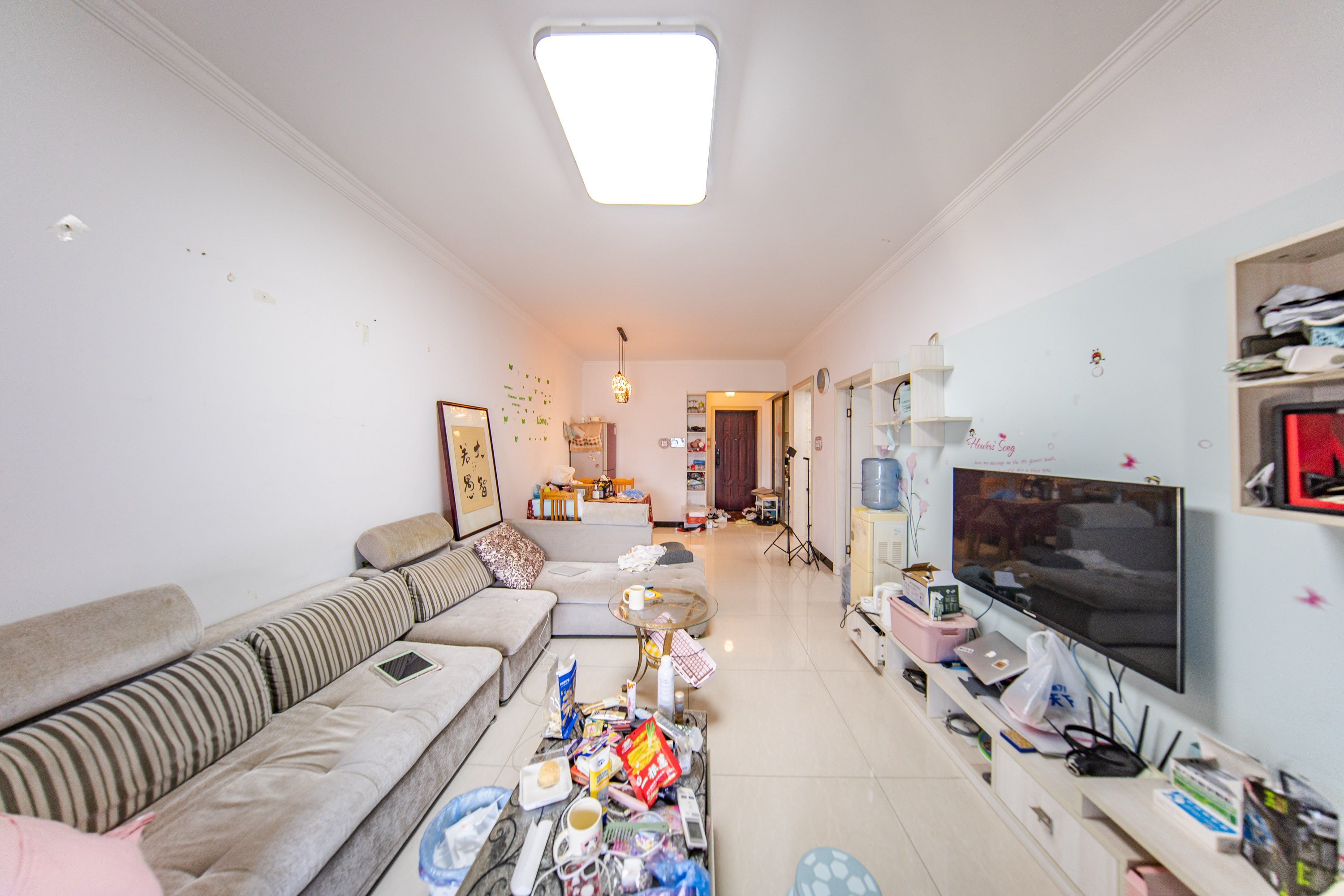 米兰春天 3室2厅1卫 54.0万 米兰春天 3室2厅1卫 54.0万客厅