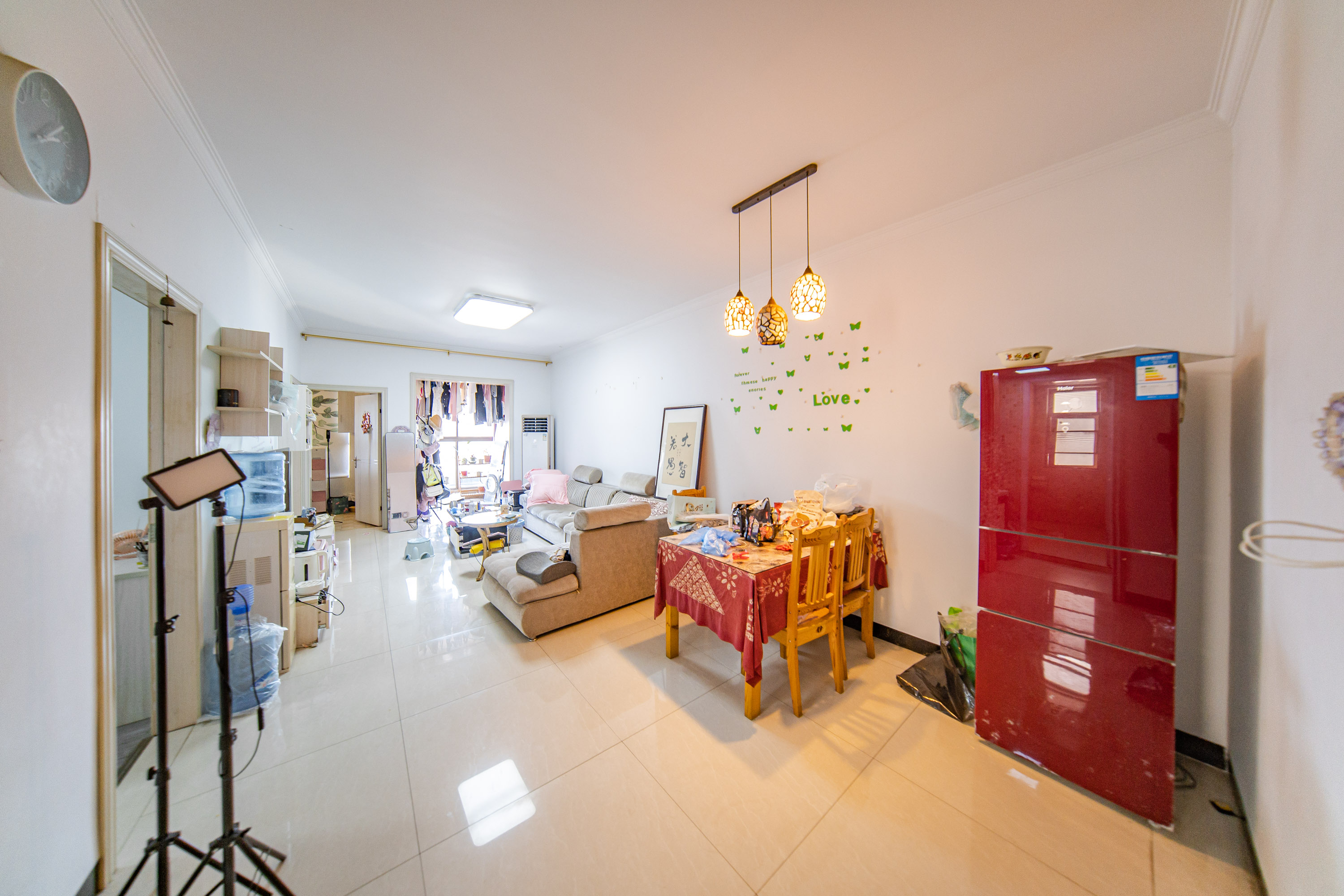 米兰春天 3室2厅1卫 54.0万 米兰春天 3室2厅1卫 54.0万客厅