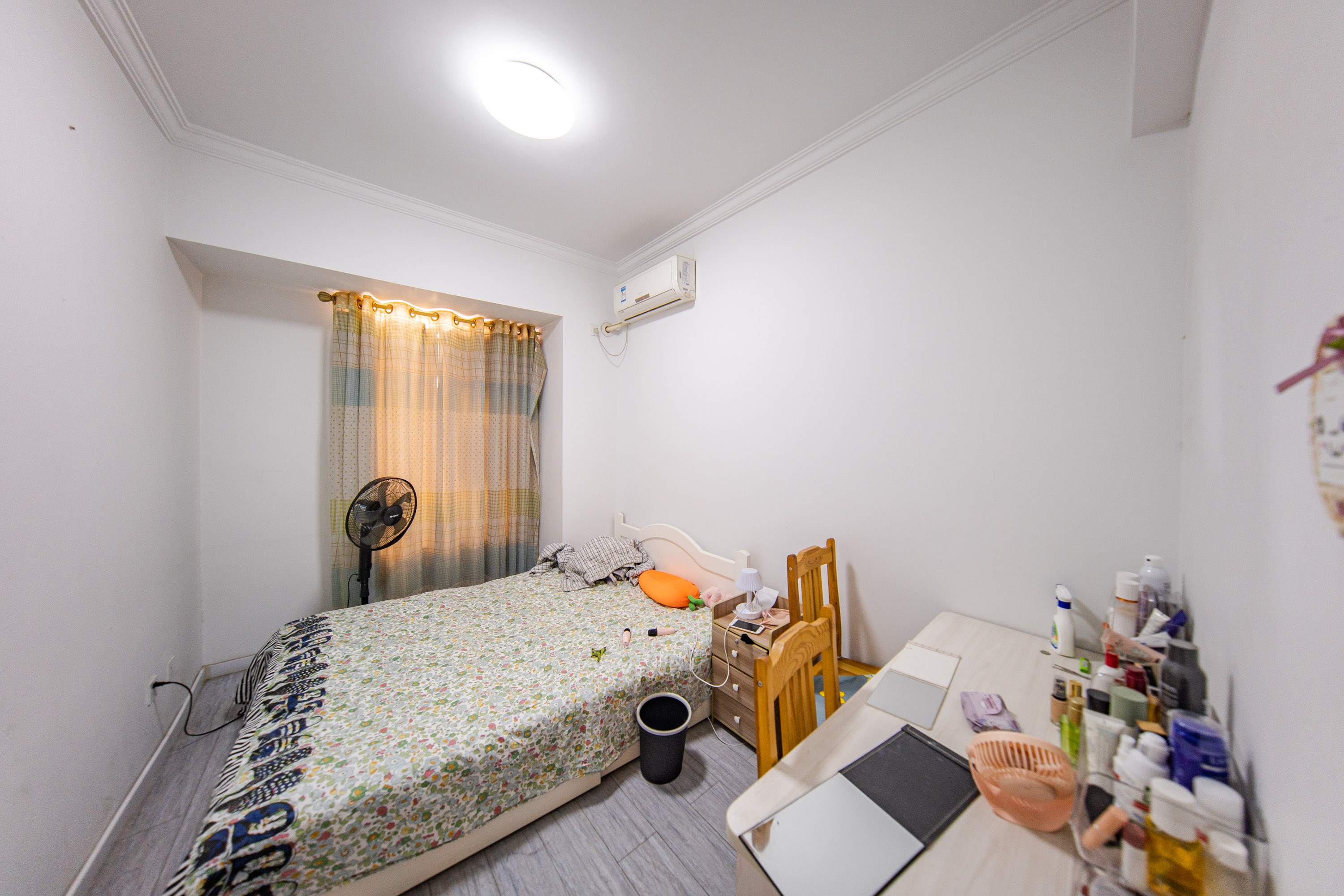 米兰春天 3室2厅1卫 54.0万 米兰春天 3室2厅1卫 54.0万卧室