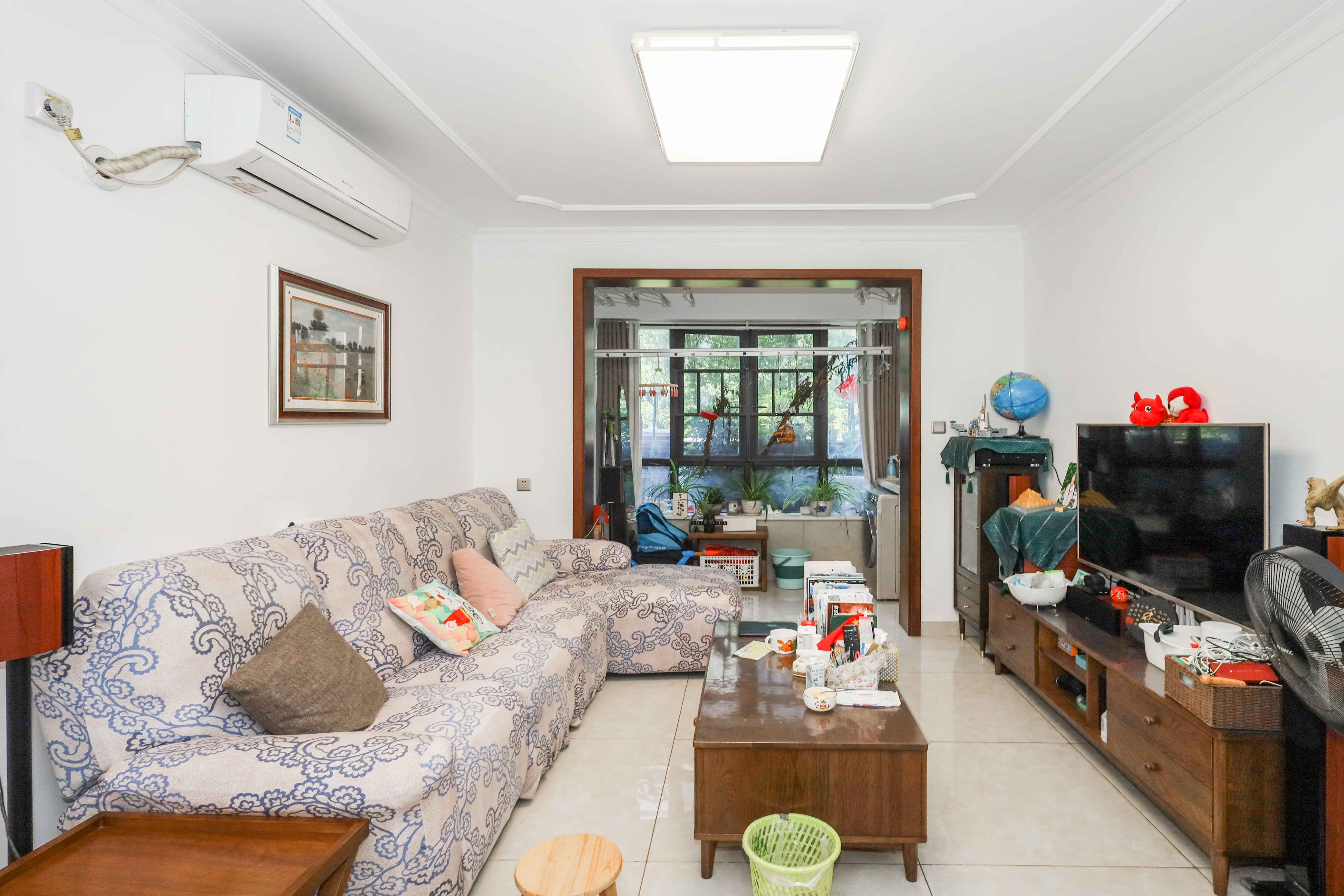 中国铁建梅溪青秀二期  3室2厅1卫    155.0万客厅