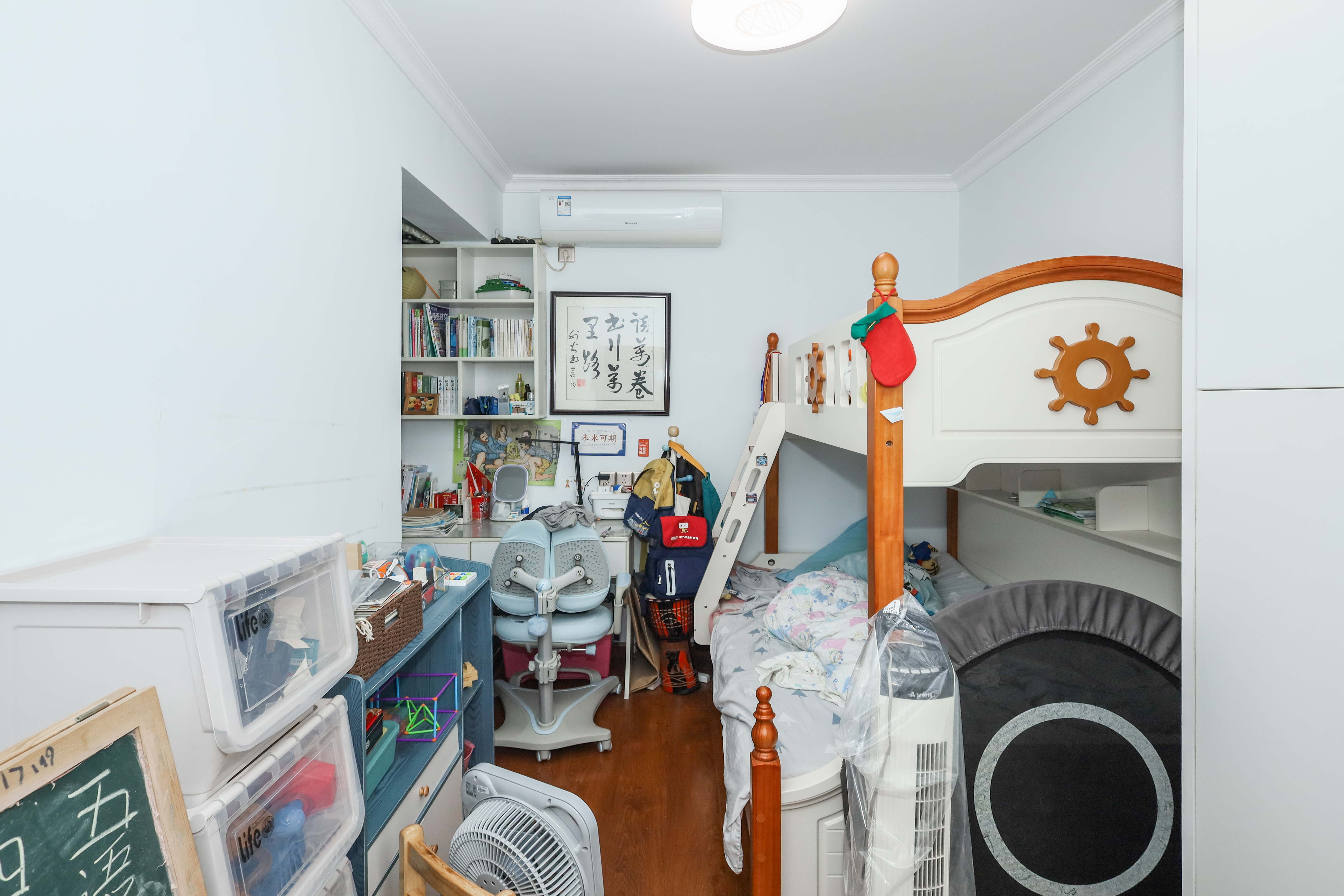 中国铁建梅溪青秀二期  3室2厅1卫    155.0万卧室