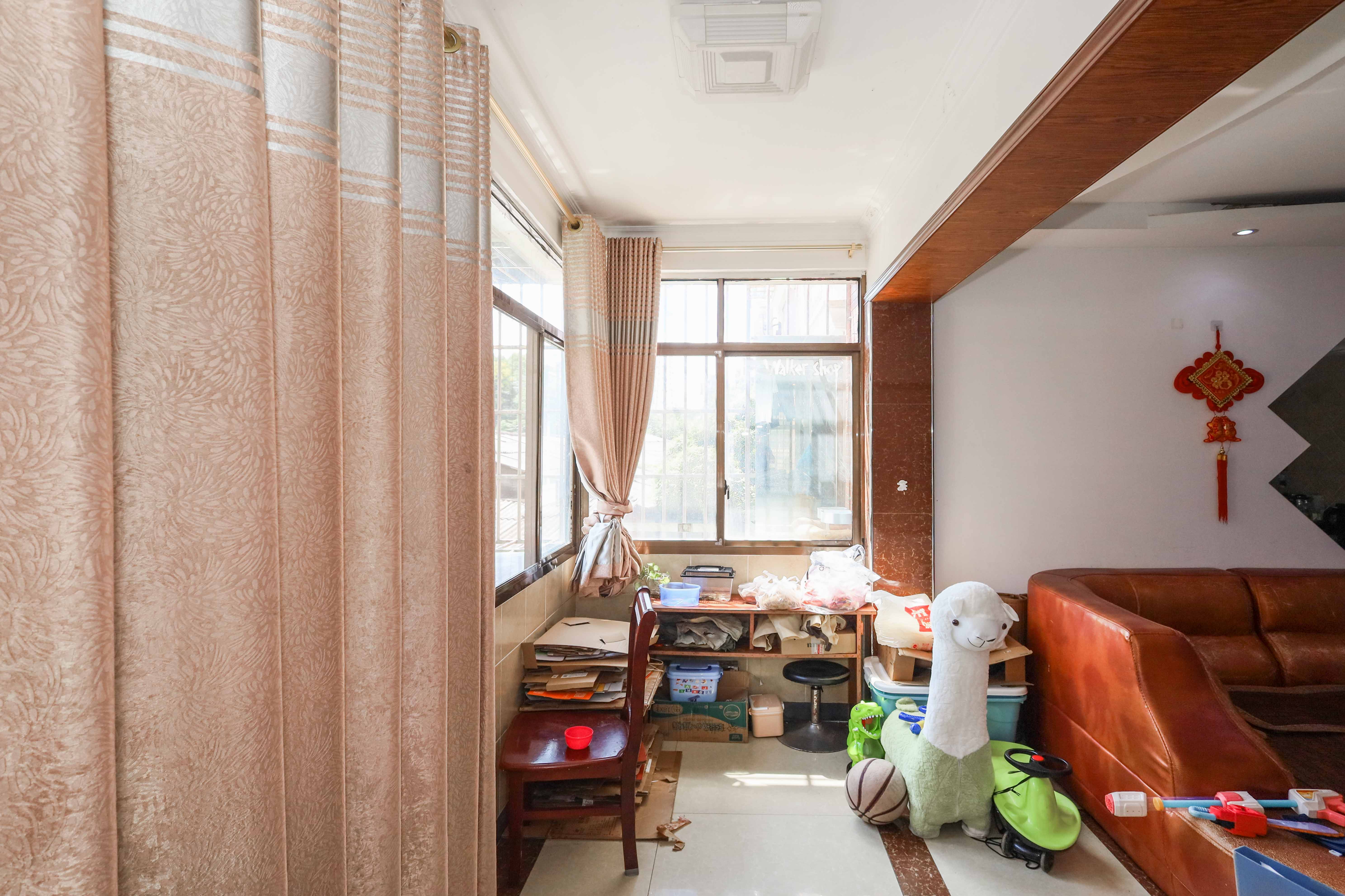 山水英伦  2室2厅1卫   65.00万阳台