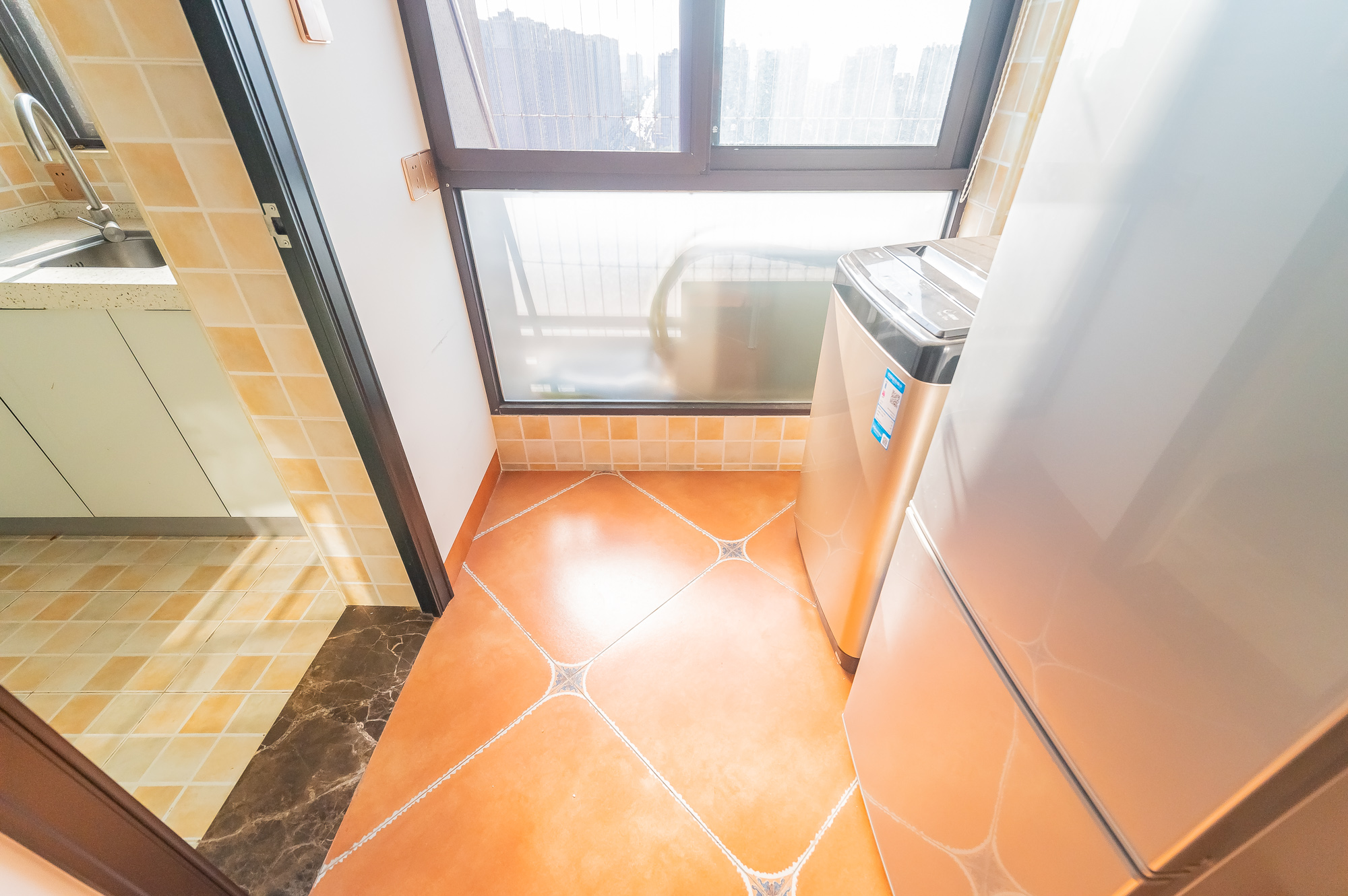 国泰九龙湾 1室1厅1卫 32.0万 国泰九龙湾 1室1厅1卫 32.0万阳台