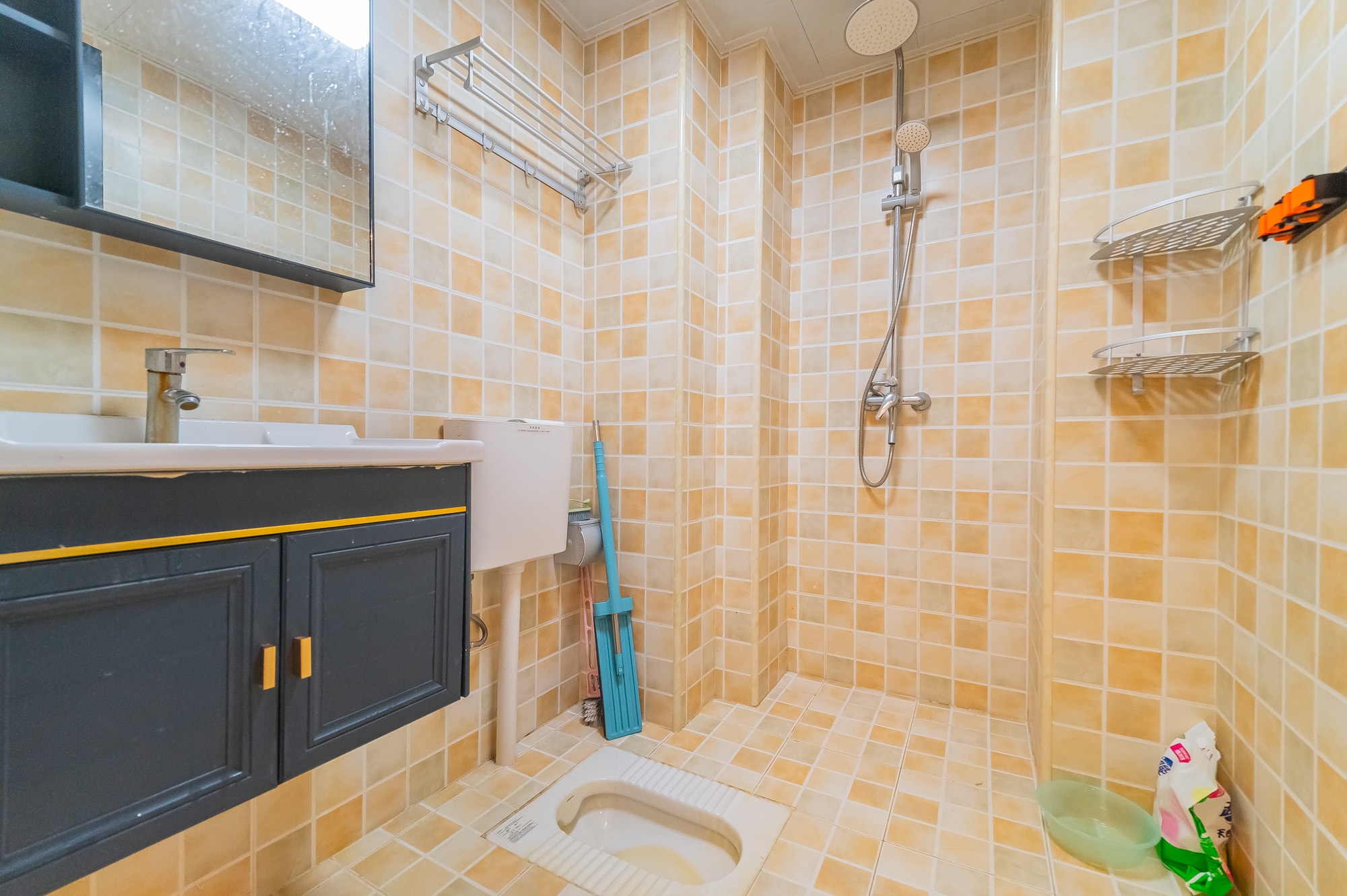 国泰九龙湾 1室1厅1卫 32.0万 国泰九龙湾 1室1厅1卫 32.0万卫生间