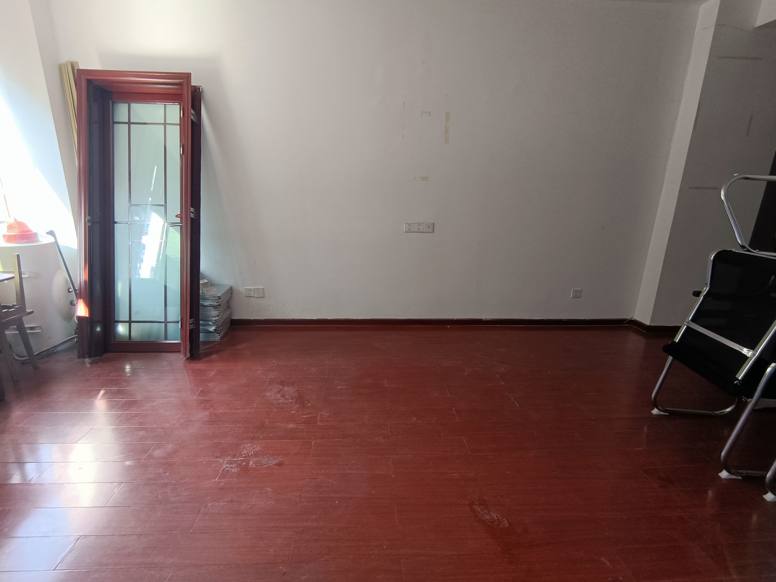 众一国际 1室1厅1卫 13.0万 众一国际 1室1厅1卫 13.0万客厅