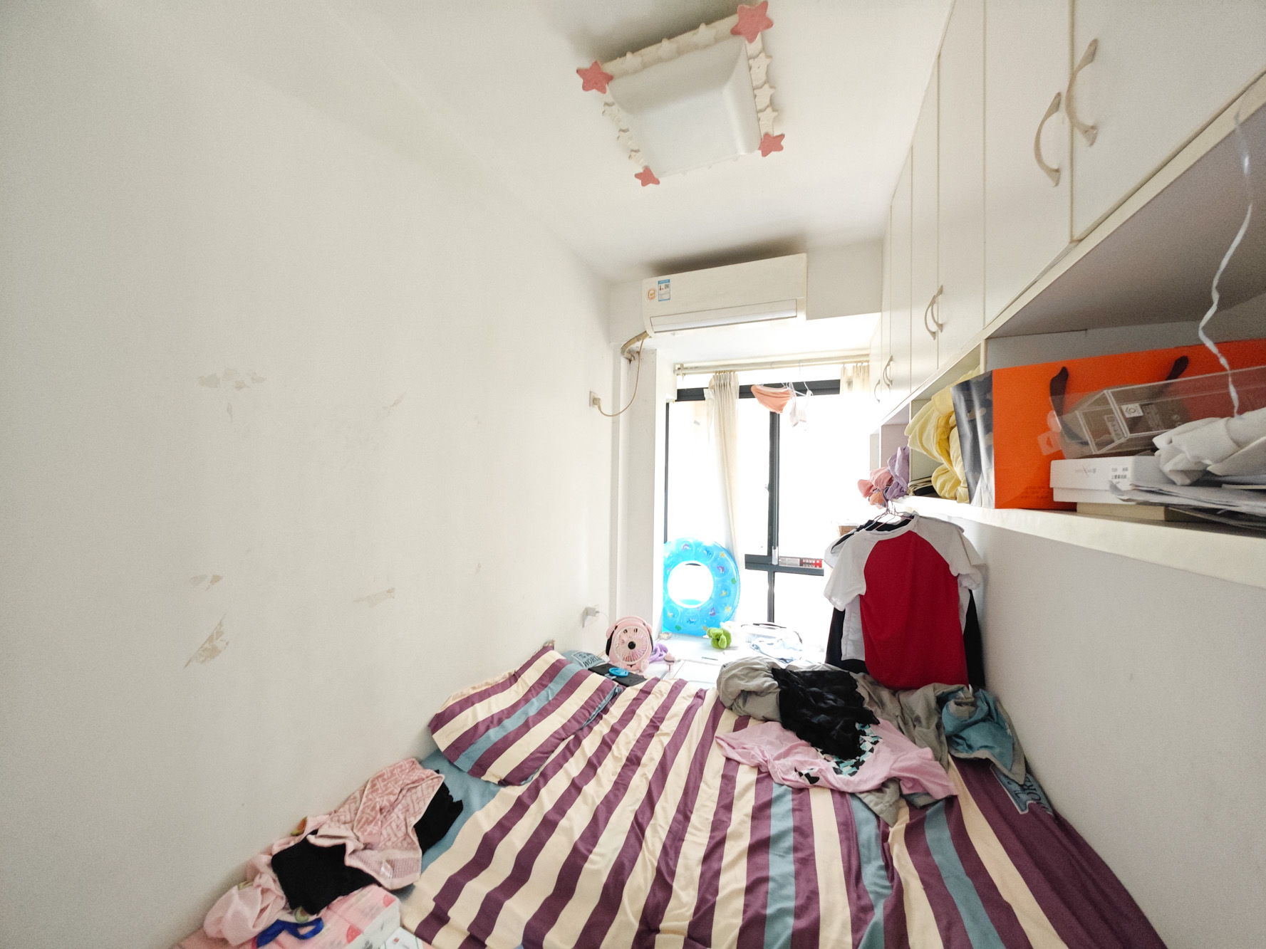 长房半岛蓝湾(观山月) 2室1厅1卫 69.8万 长房半岛蓝湾(观山月) 2室1厅1卫 69.8万卧室