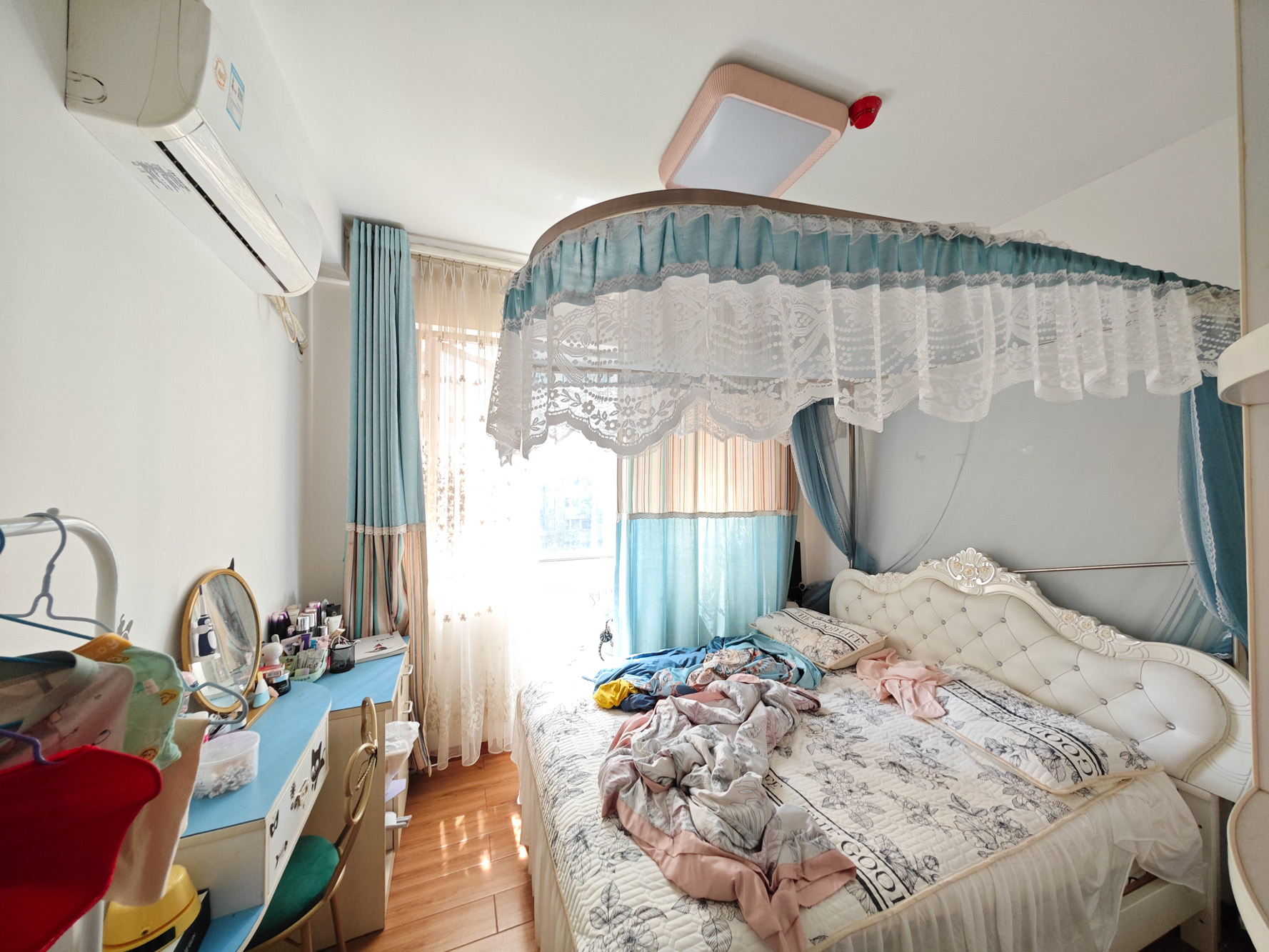 长房半岛蓝湾(观山月) 2室1厅1卫 69.8万 长房半岛蓝湾(观山月) 2室1厅1卫 69.8万卧室