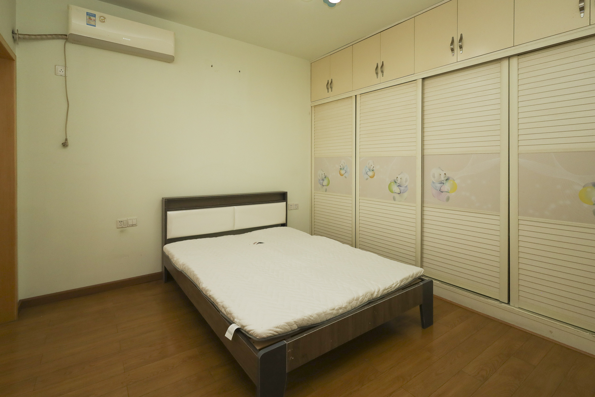 奧克斯廣場  2室2廳1衛(wèi)    120.0萬臥室