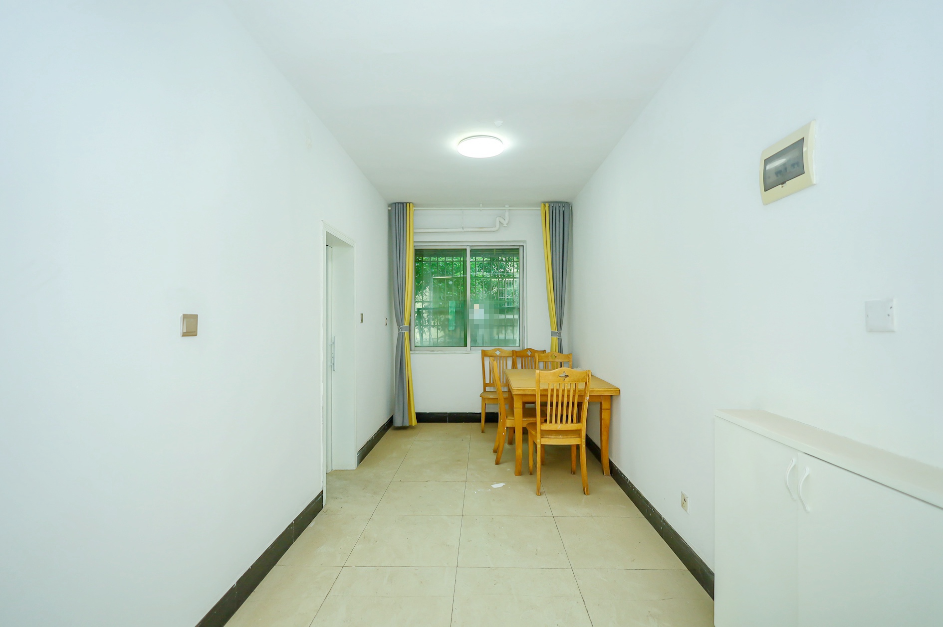 中南汽车世界  2室2厅1卫    37.0万 中南汽车世界  2室2厅1卫    37.0万客厅