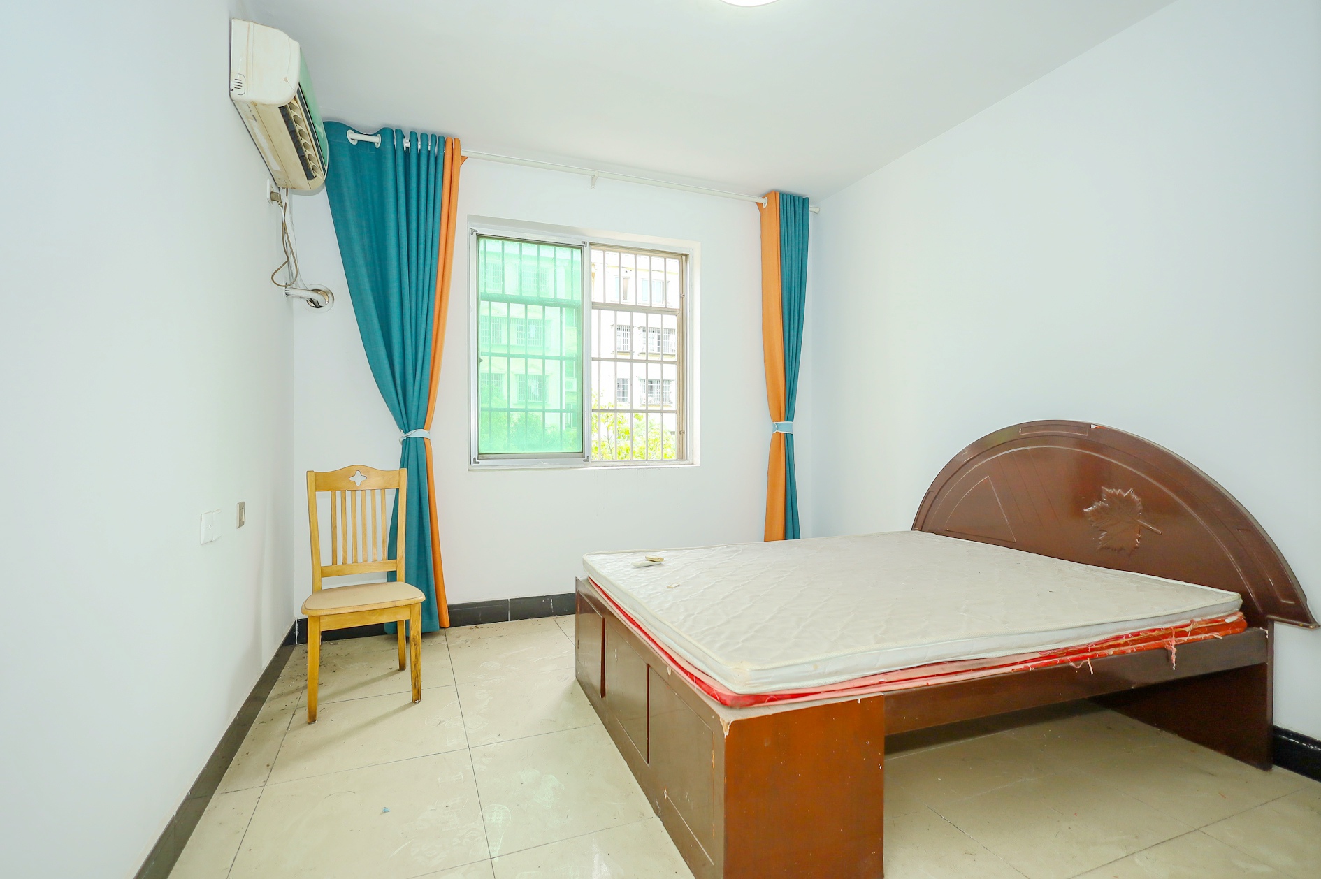 中南汽车世界  2室2厅1卫    37.0万 中南汽车世界  2室2厅1卫    37.0万卧室